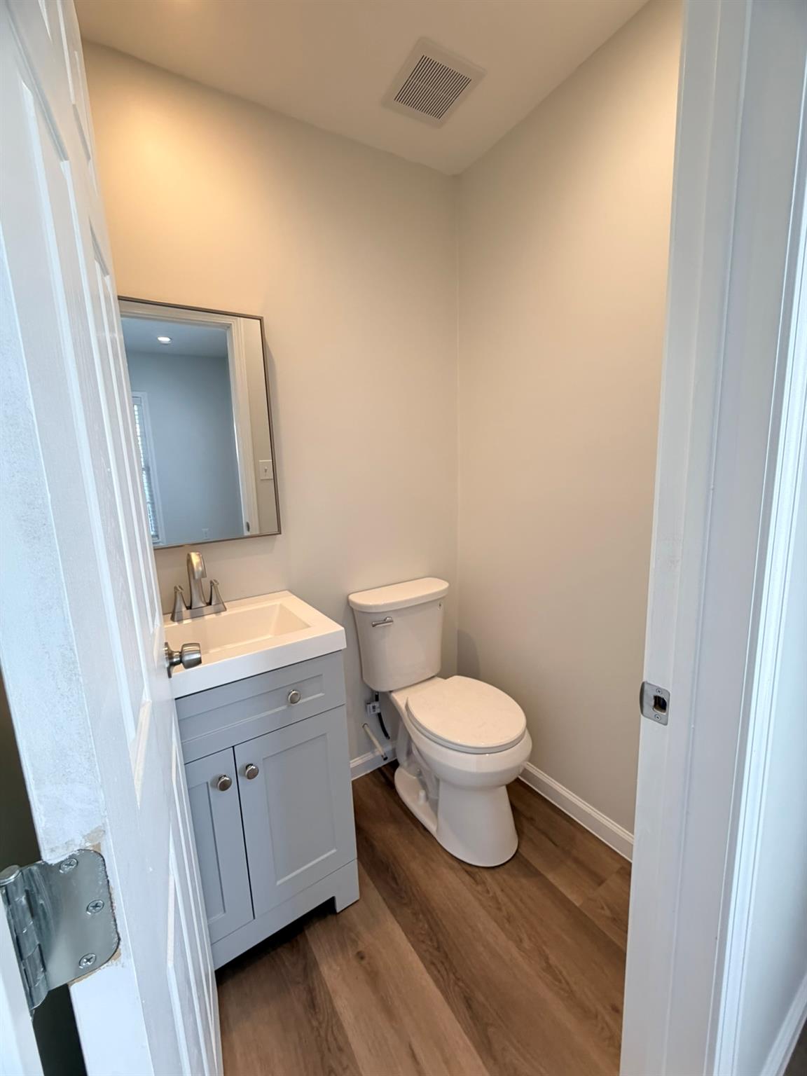 503 W 41st St #503 Property Photo 5