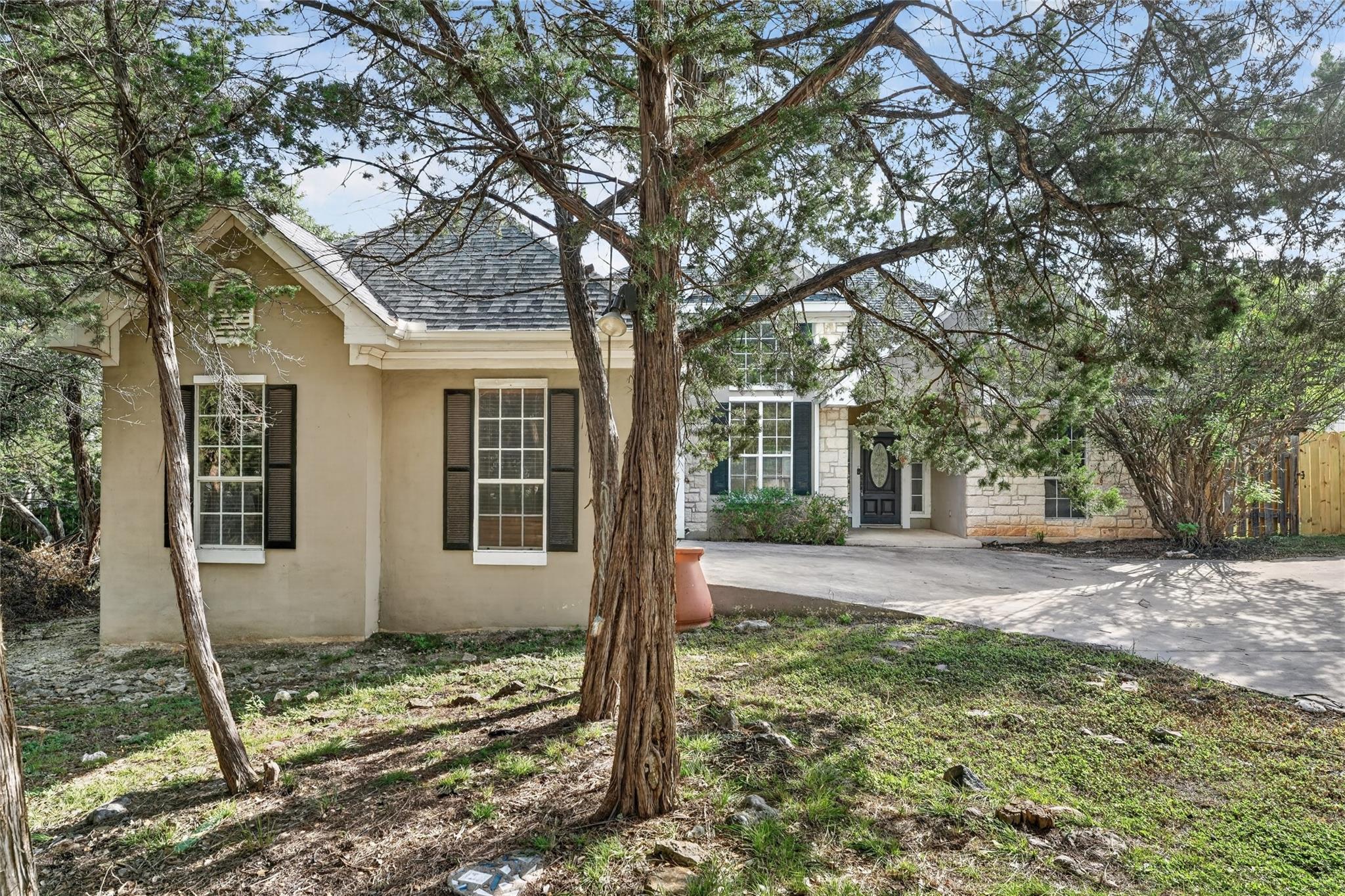 4 Cedarwood Cir Property Photo 2