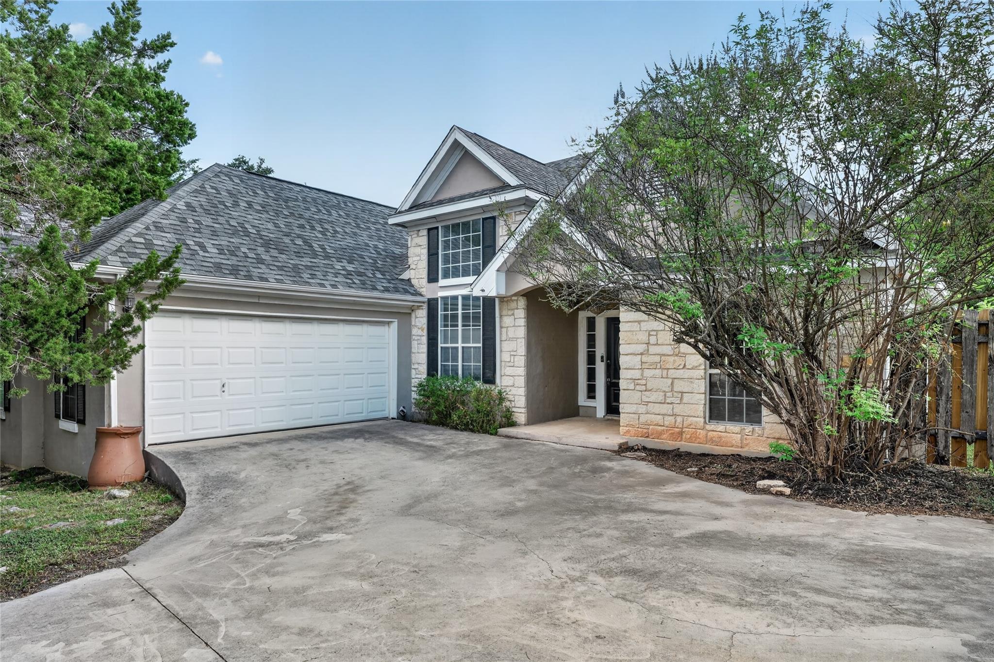 4 Cedarwood Cir Property Photo 3