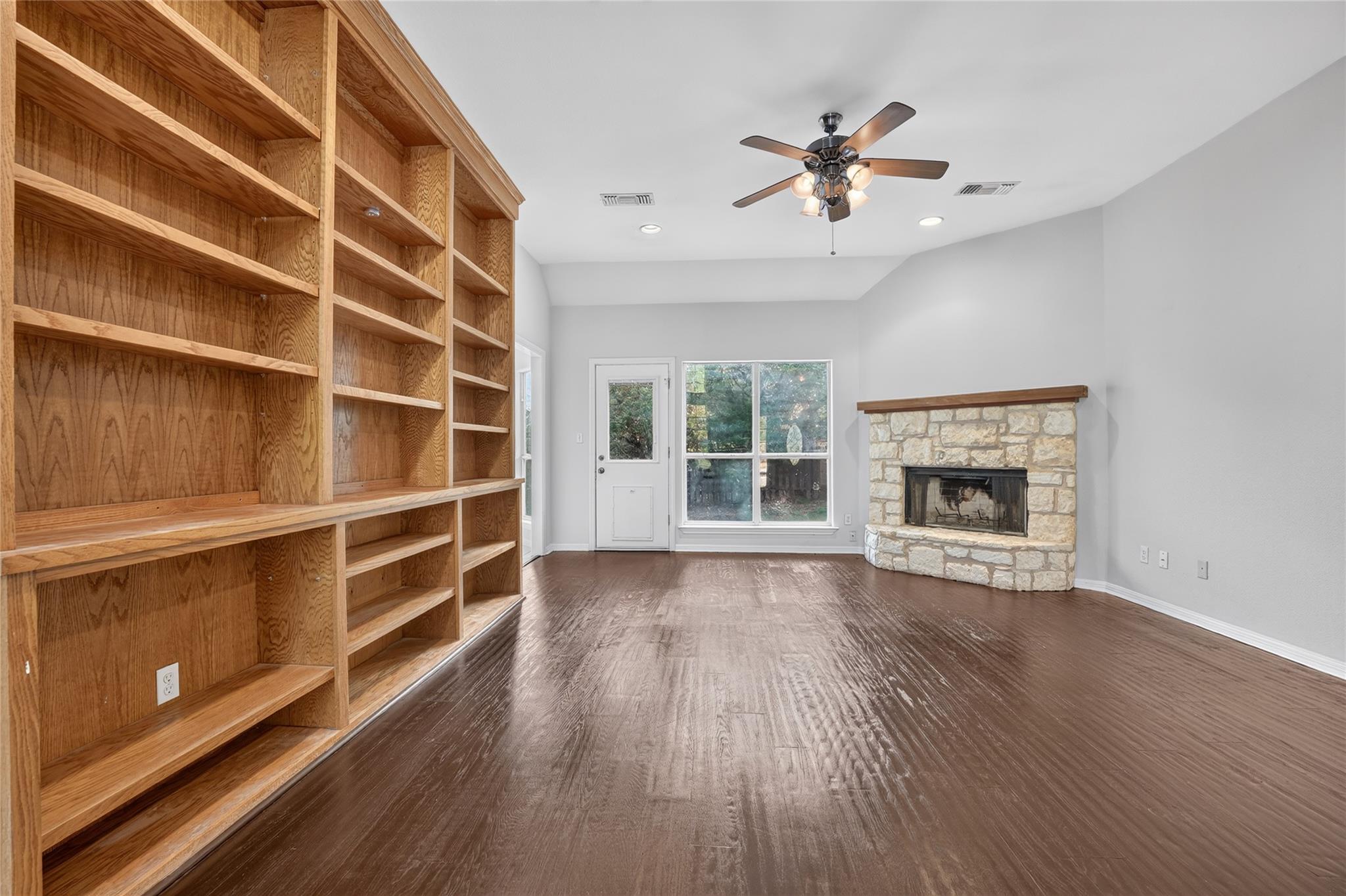 4 Cedarwood Cir Property Photo 6