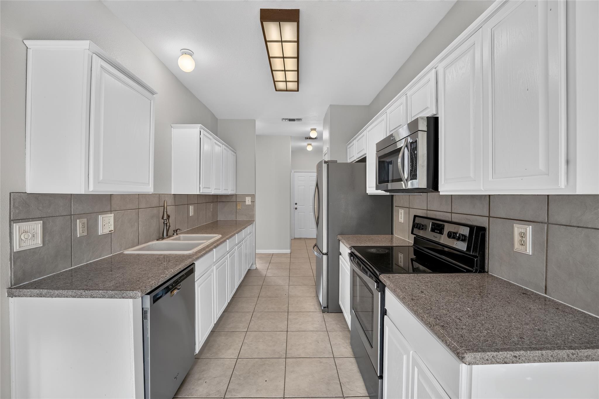 4 Cedarwood Cir Property Photo 9