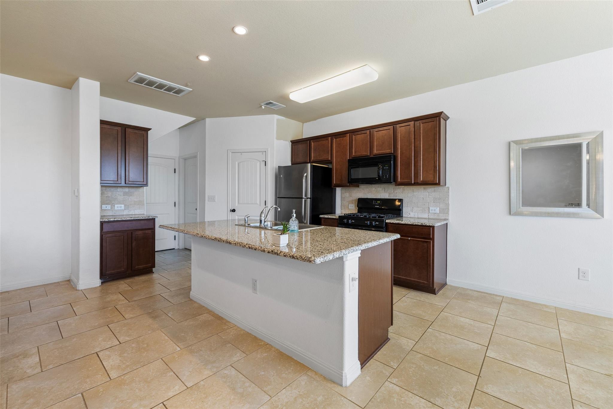 419 Epiphany Ln Property Photo 4