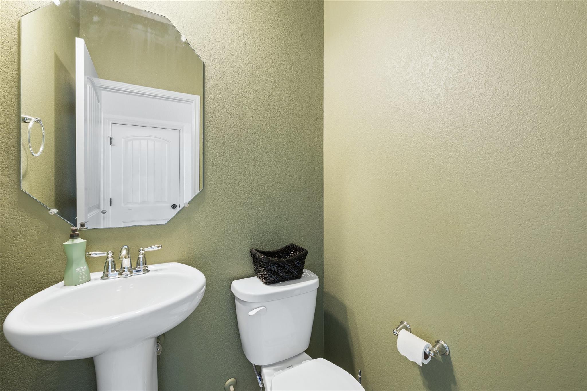 419 Epiphany Ln Property Photo 9