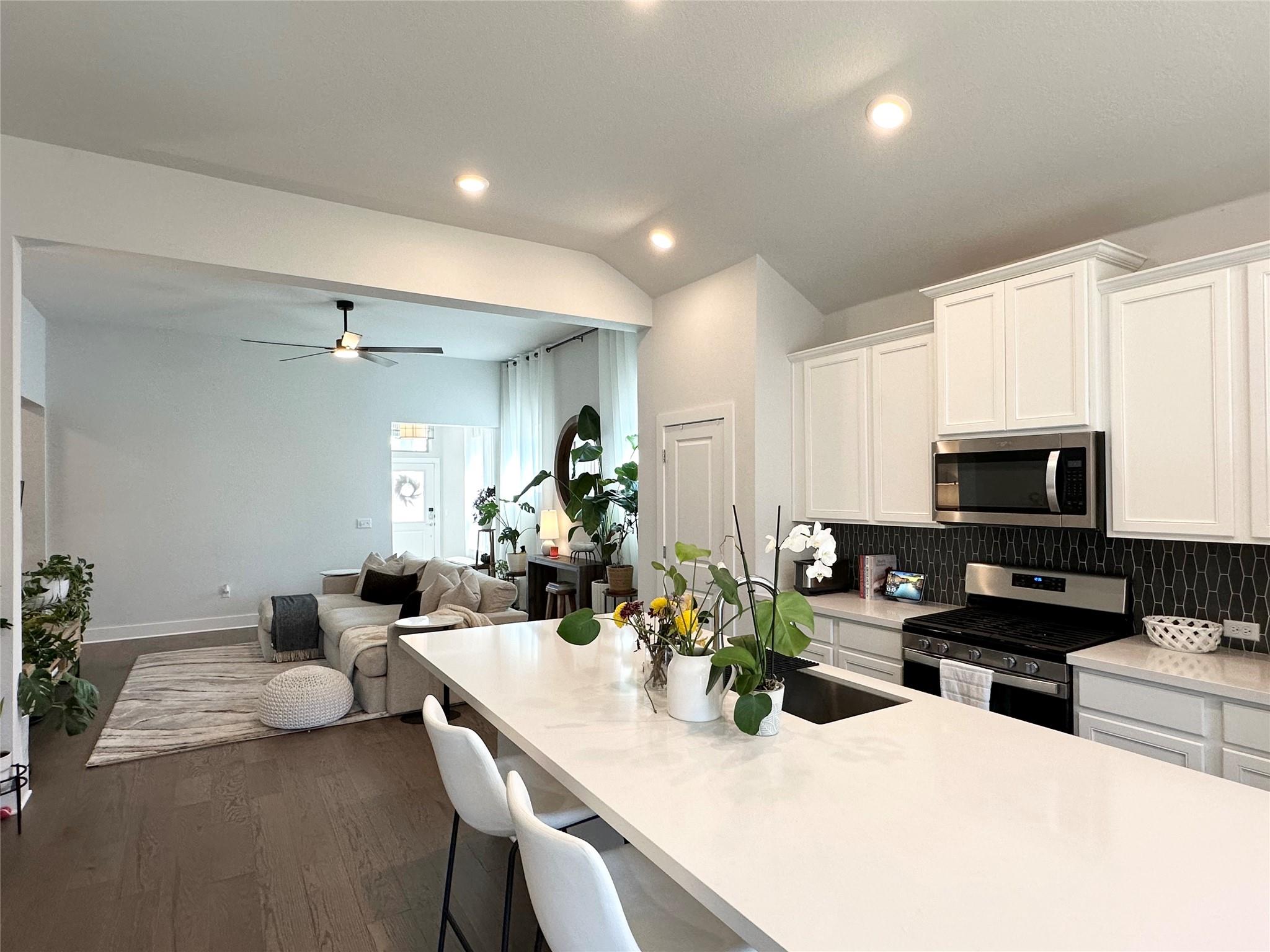 8511 Cumbrae Ln Property Photo 4