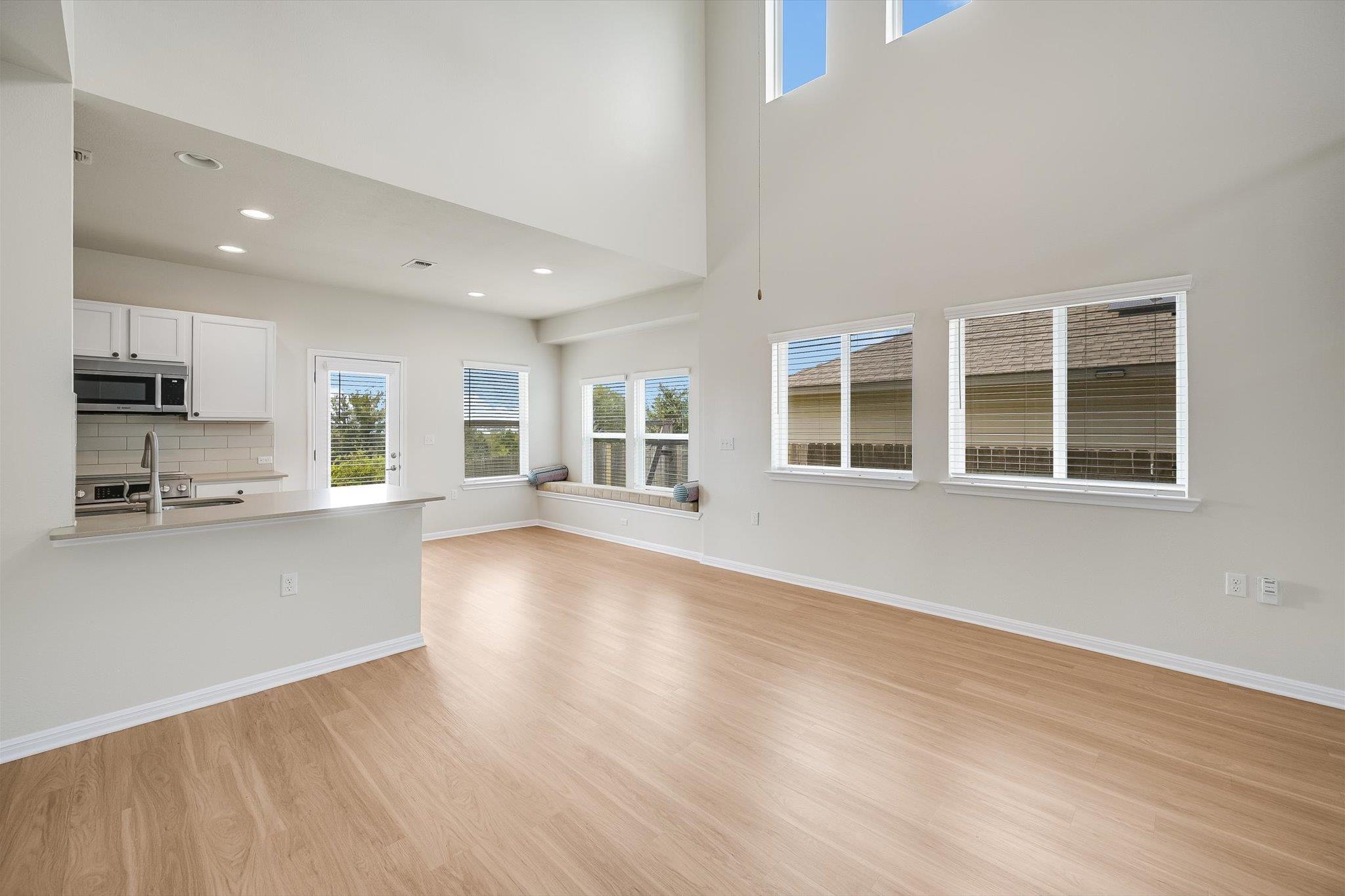 16309 Fetching Ave Property Photo 3