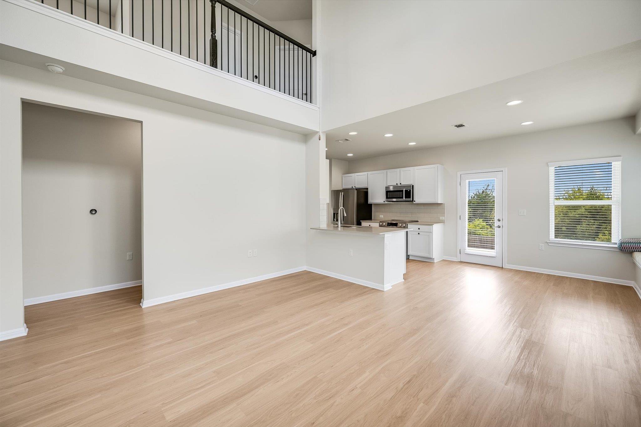 16309 Fetching Ave Property Photo 4