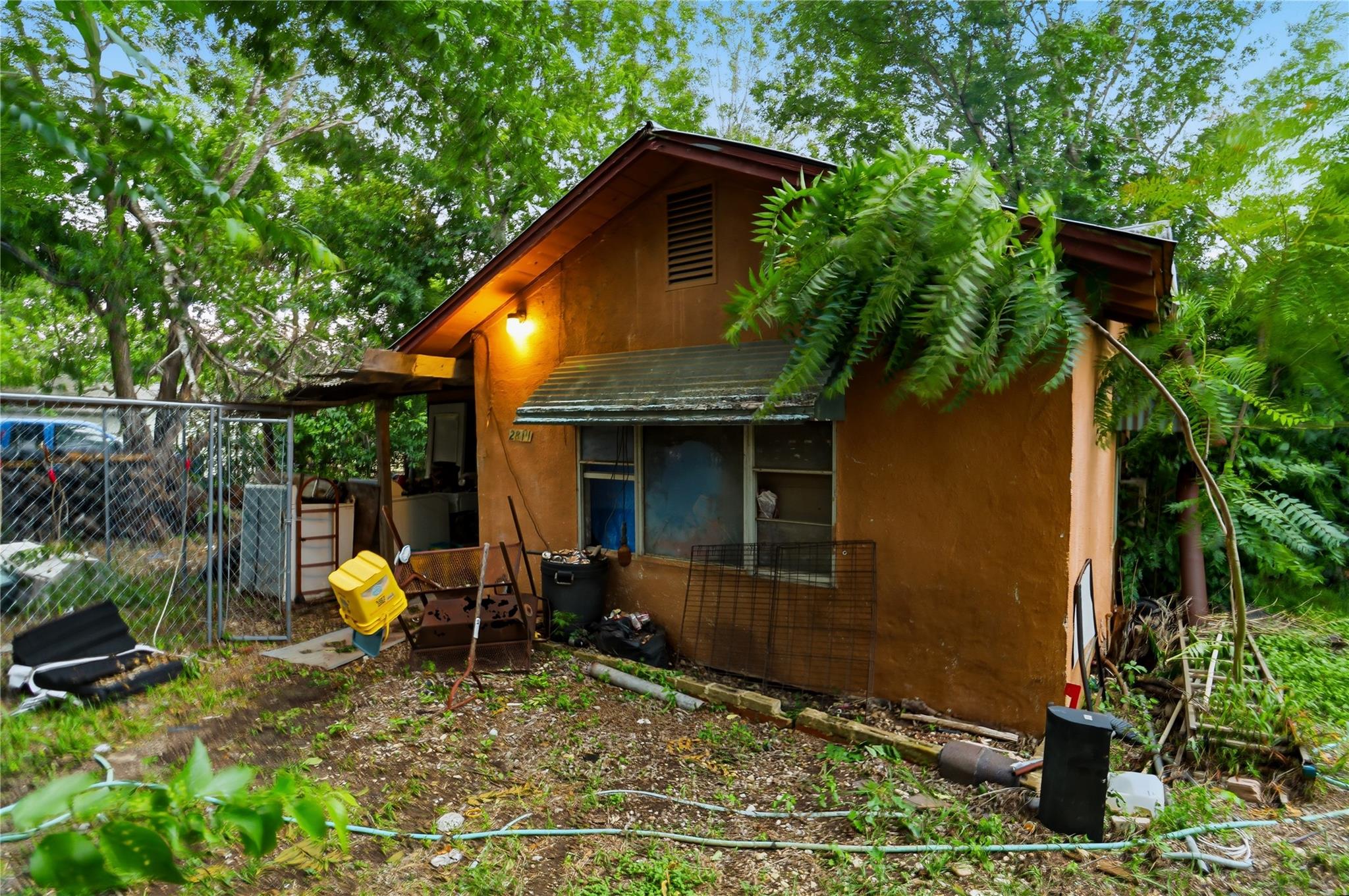 2811 Locust St Property Photo 2