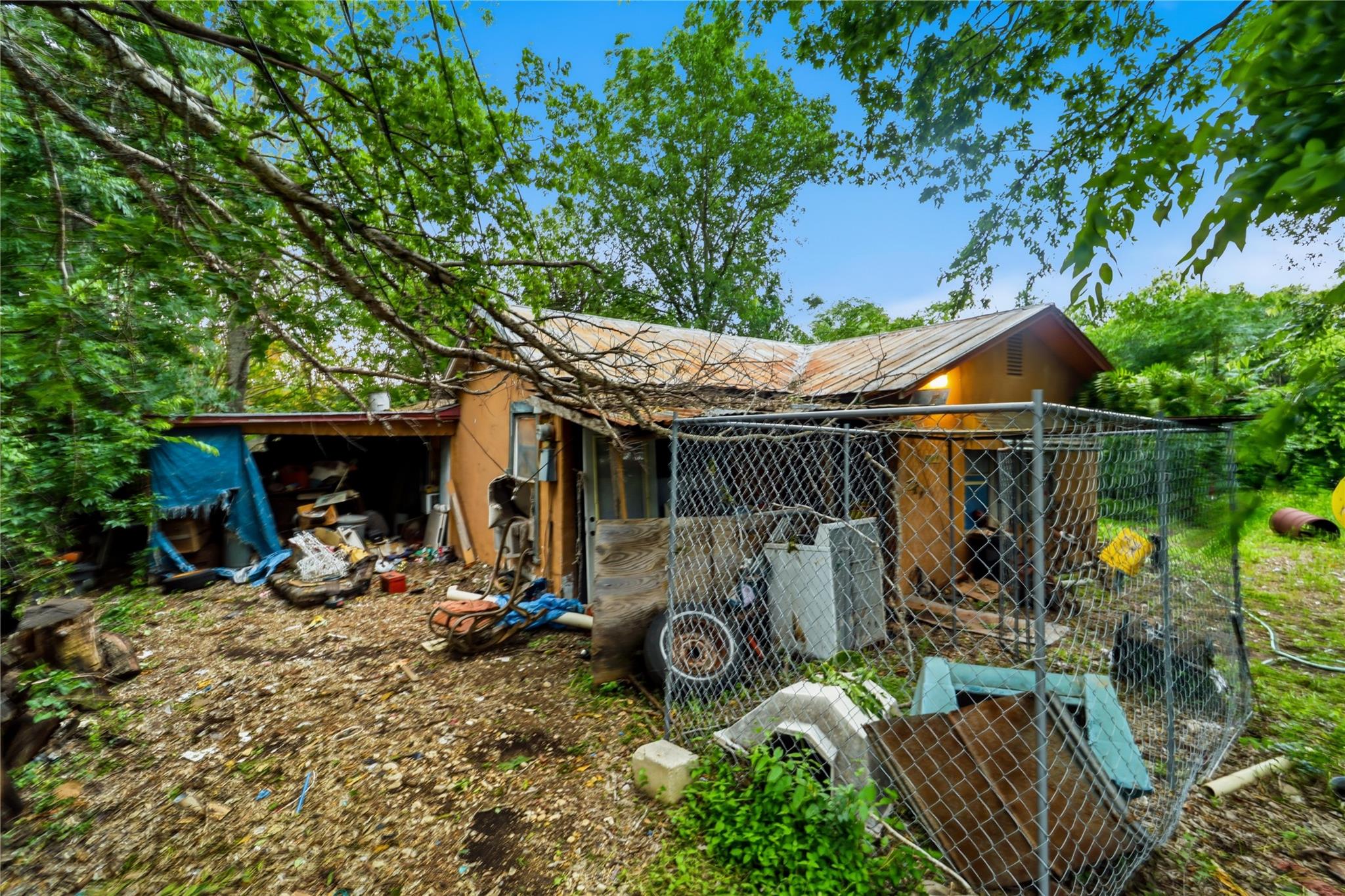 2811 Locust St Property Photo 3