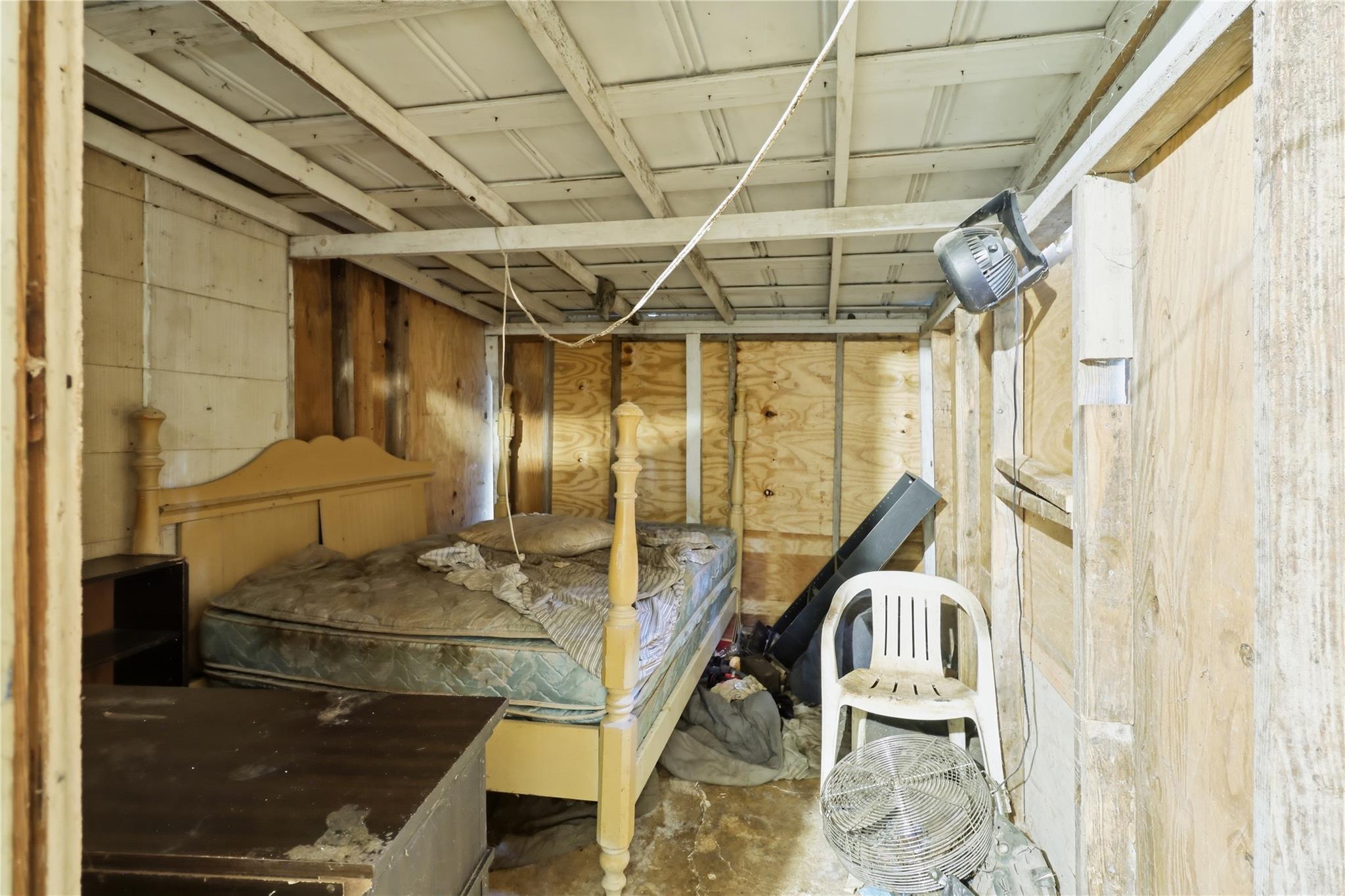 2811 Locust St Property Photo 4