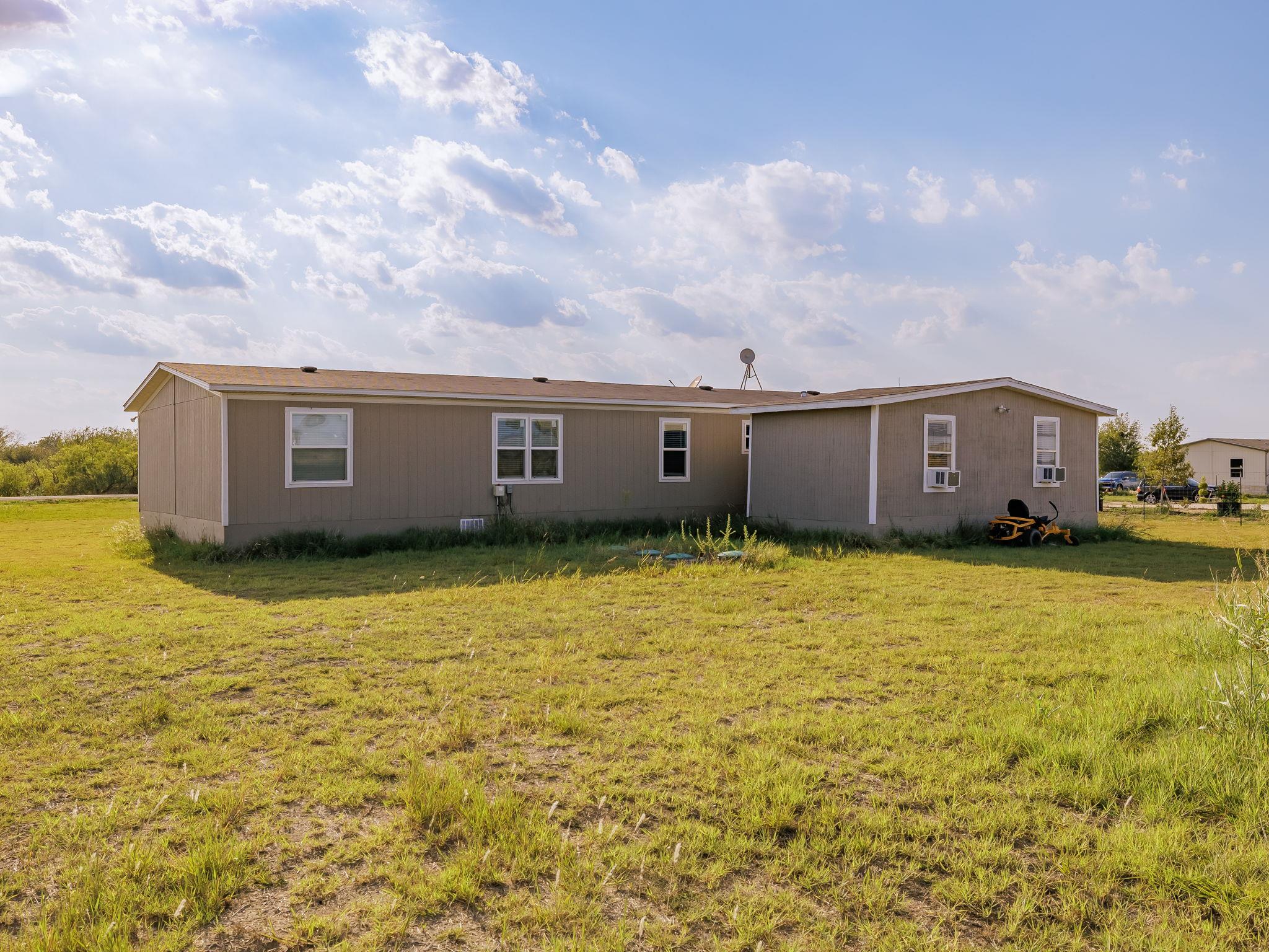 2877 County Road 463 Rd Property Photo 23