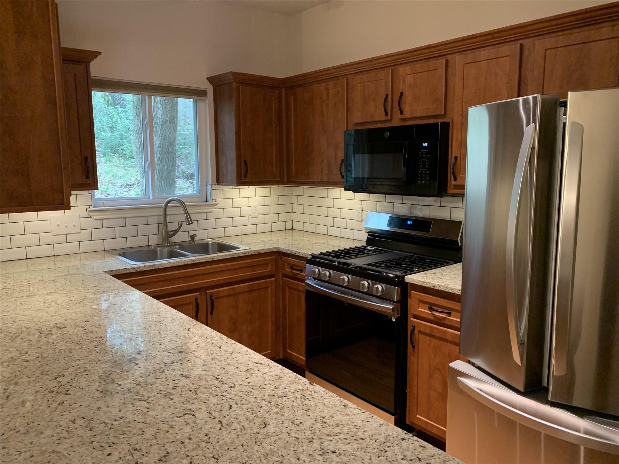 4507 Smooth Oak Dr Property Photo 3