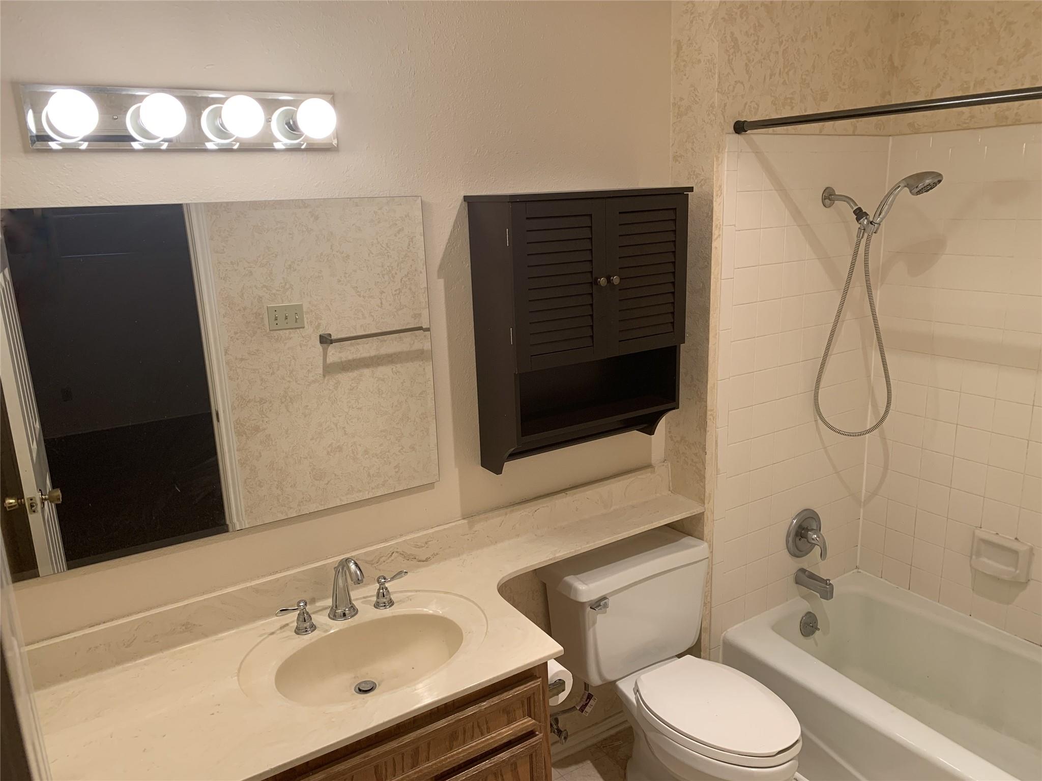 4507 Smooth Oak Dr Property Photo 4