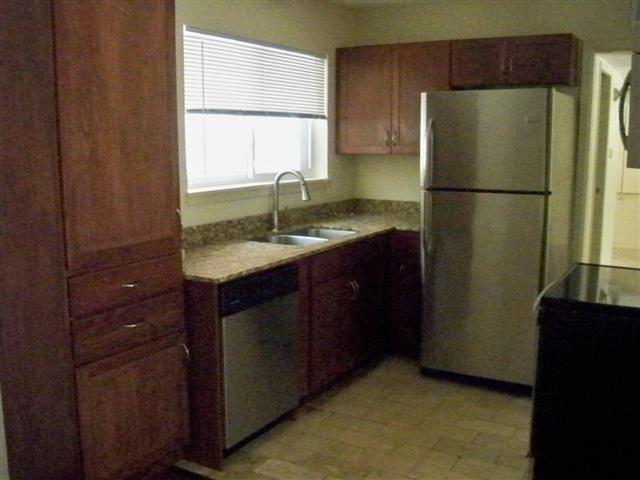 2706 Cole St 104-b Property Photo 4