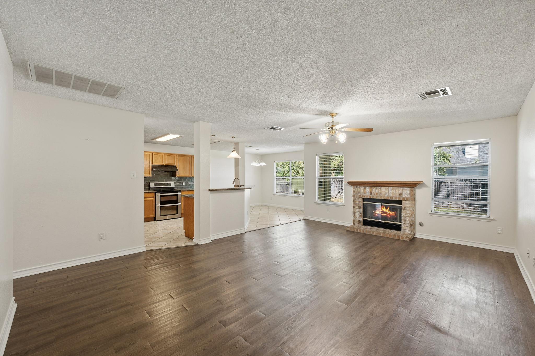 1406 Pigeon View St Property Photo 2