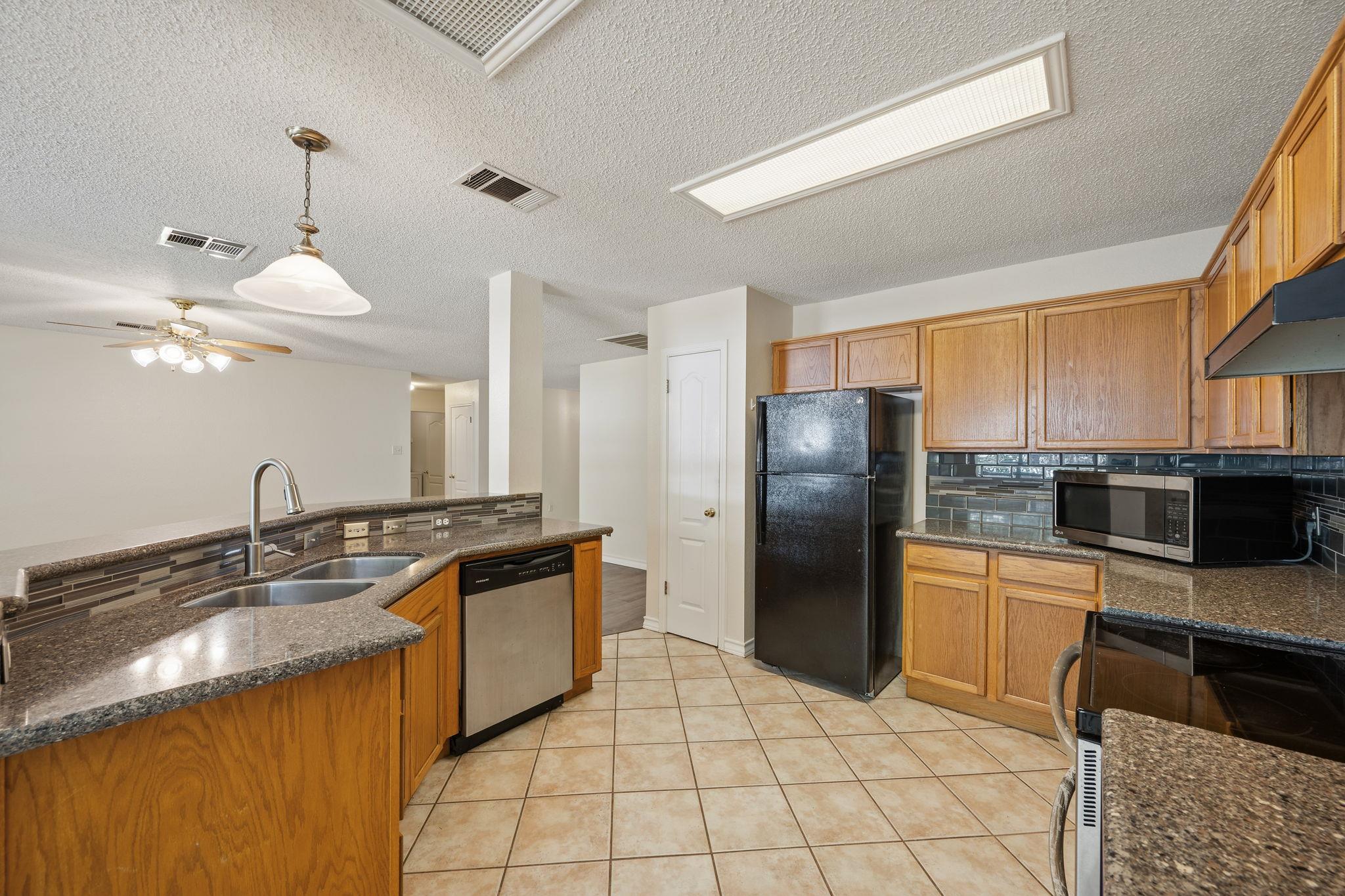 1406 Pigeon View St Property Photo 3