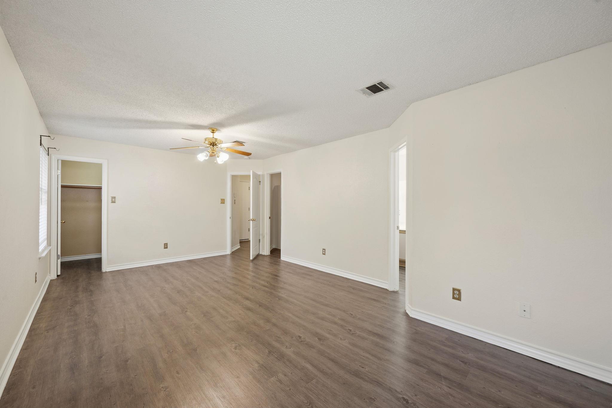 1406 Pigeon View St Property Photo 4