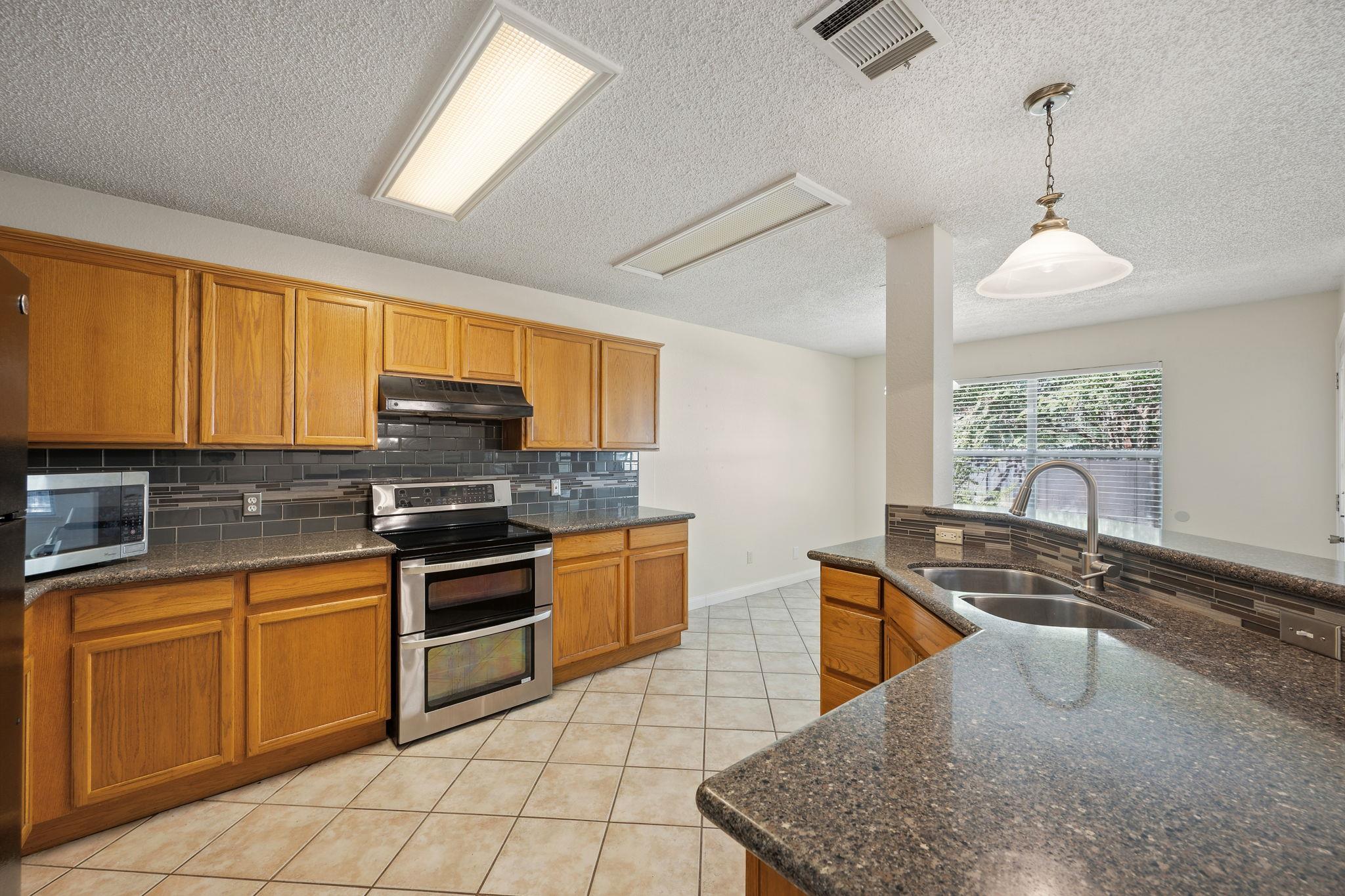 1406 Pigeon View St Property Photo 8