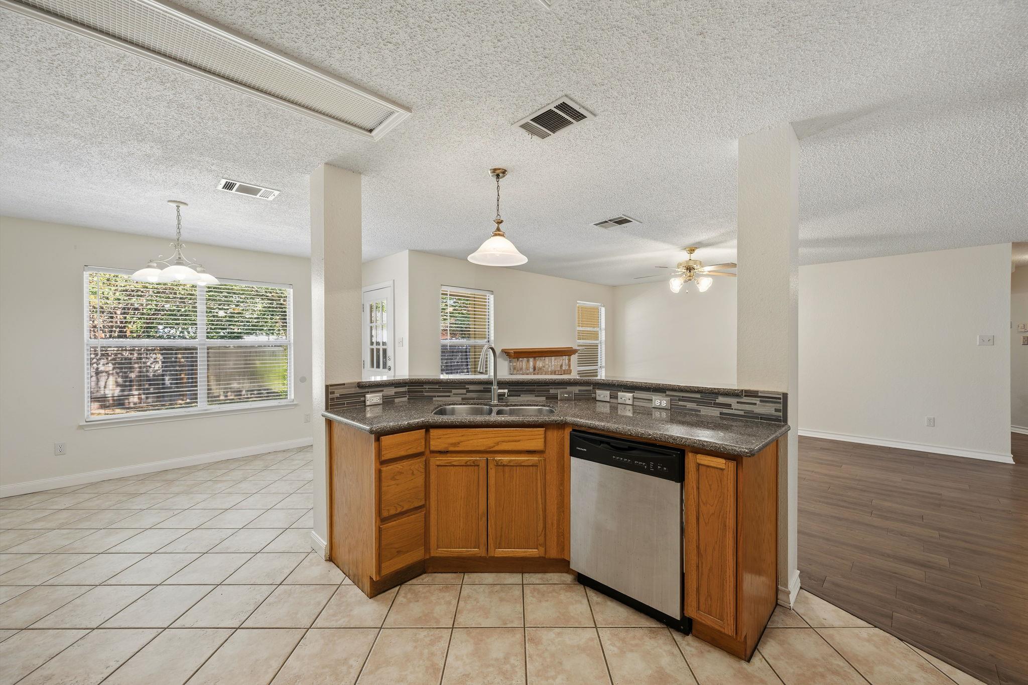 1406 Pigeon View St Property Photo 11