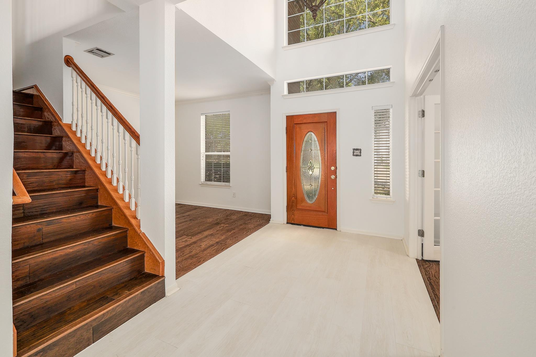 2023 Wood Glen Dr Property Photo 2