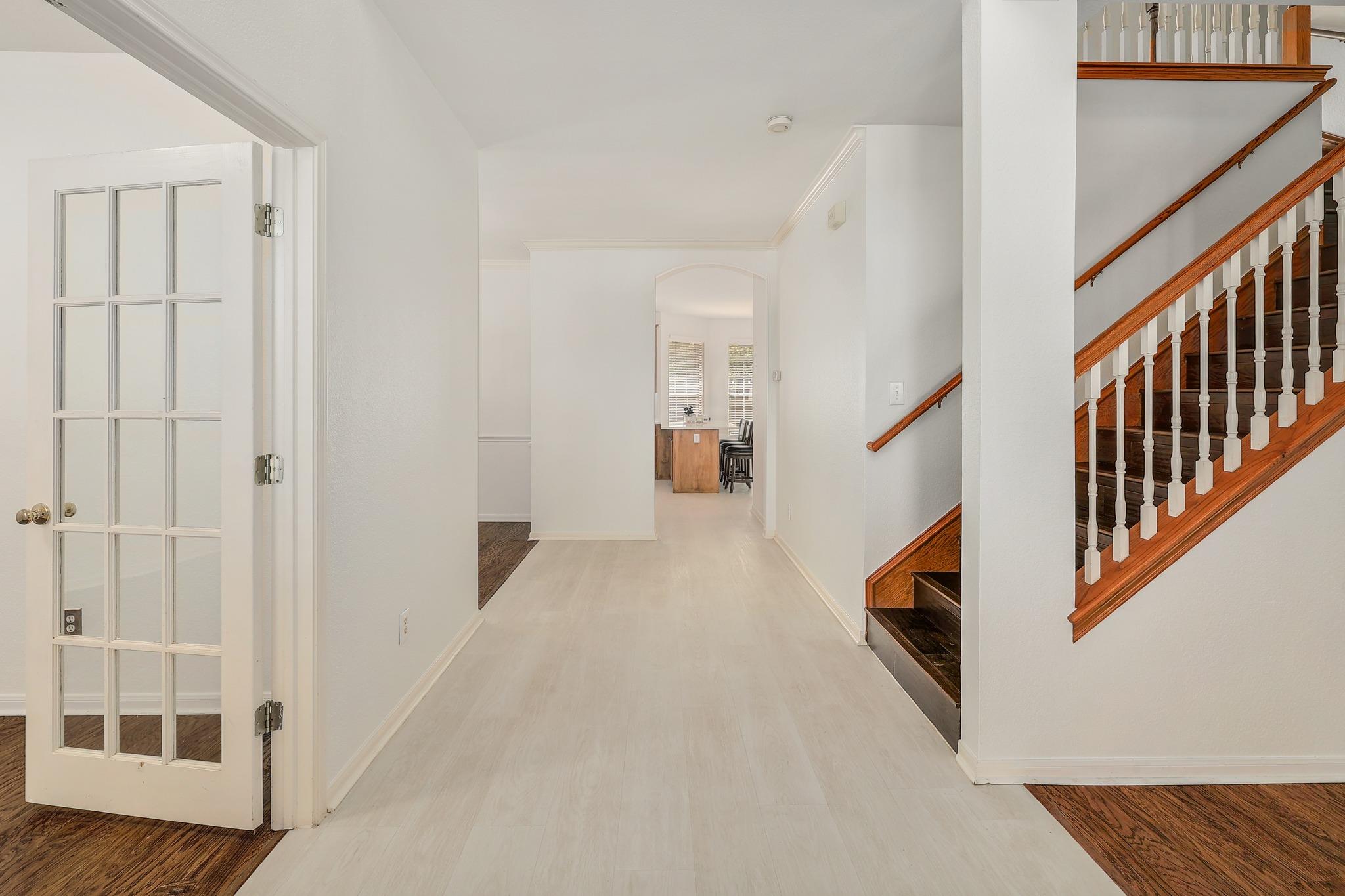 2023 Wood Glen Dr Property Photo 3