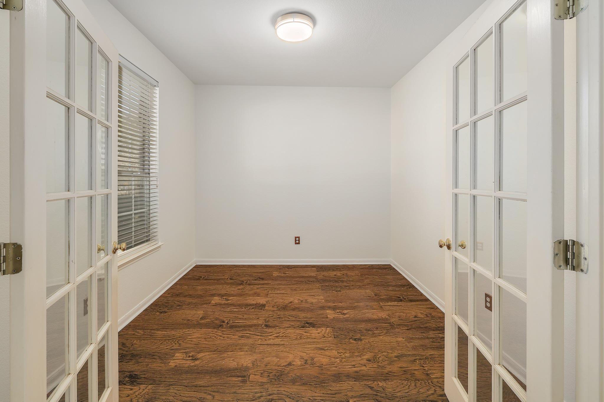 2023 Wood Glen Dr Property Photo 4