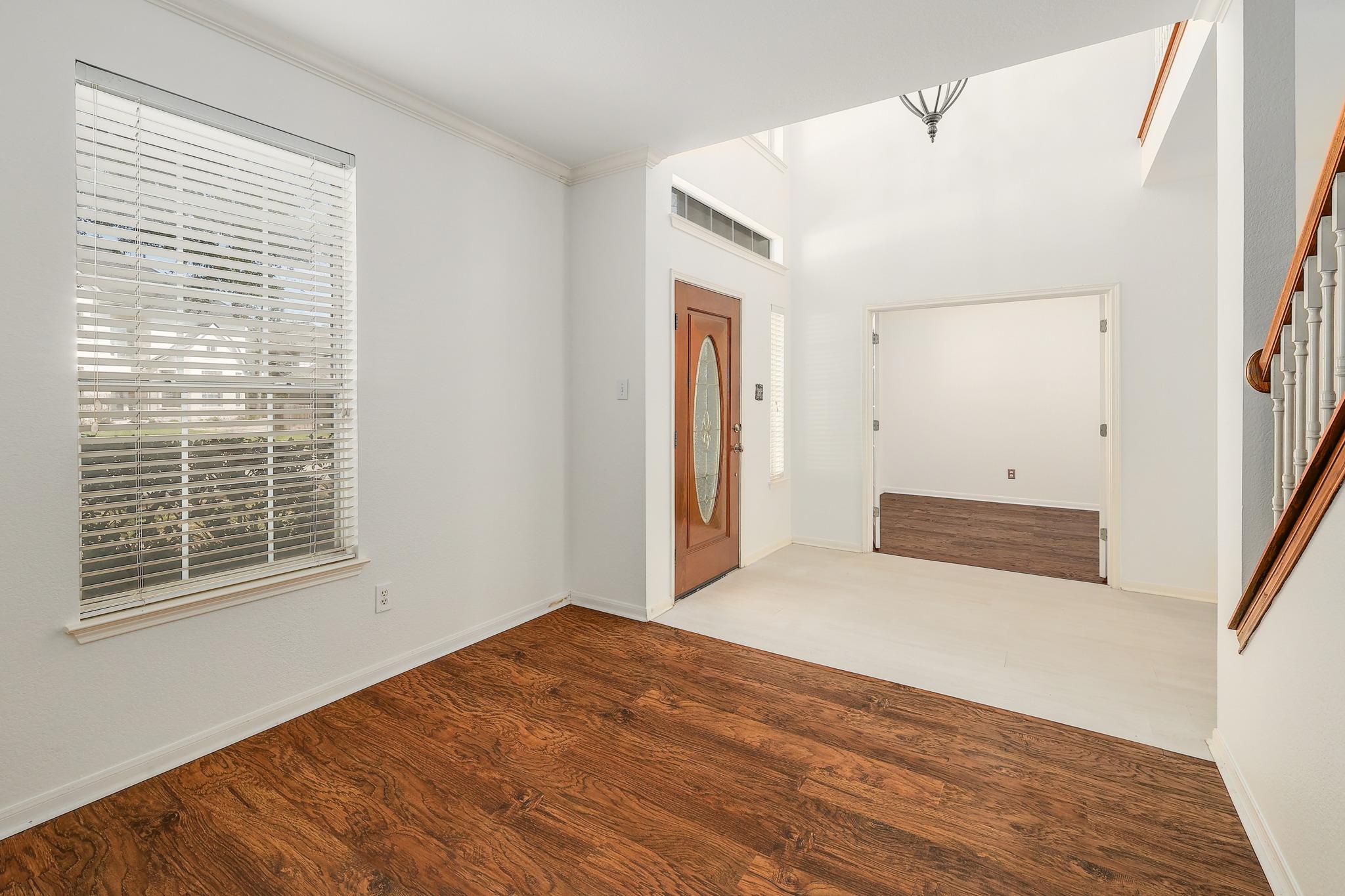 2023 Wood Glen Dr Property Photo 5