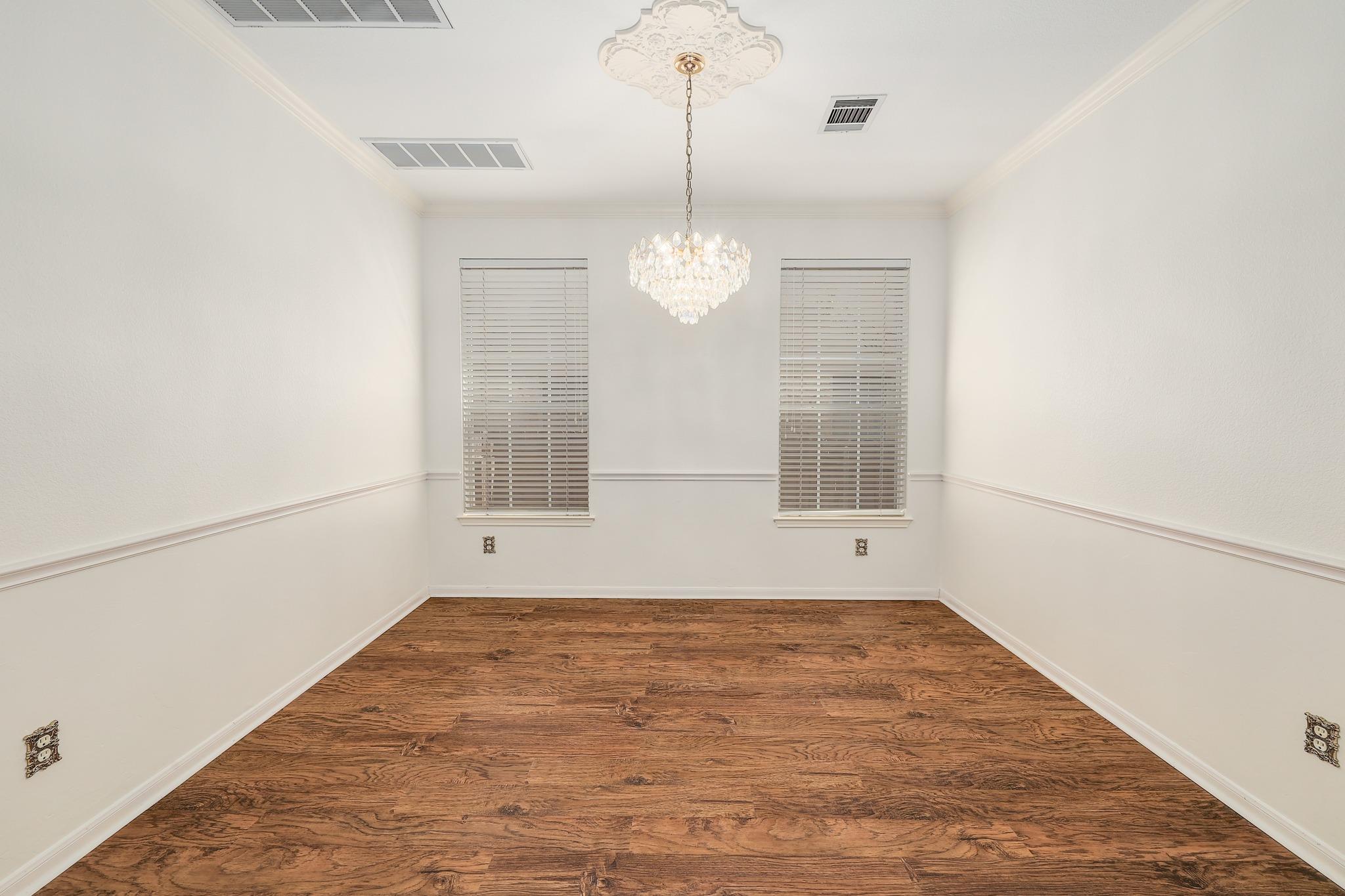 2023 Wood Glen Dr Property Photo 6