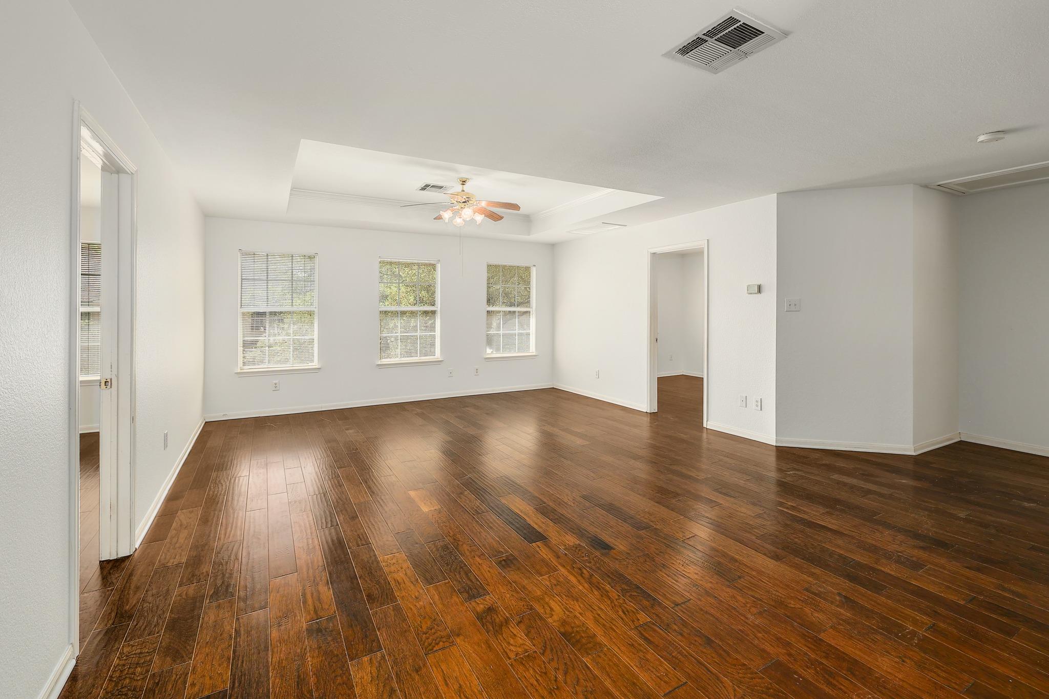 2023 Wood Glen Dr Property Photo 14