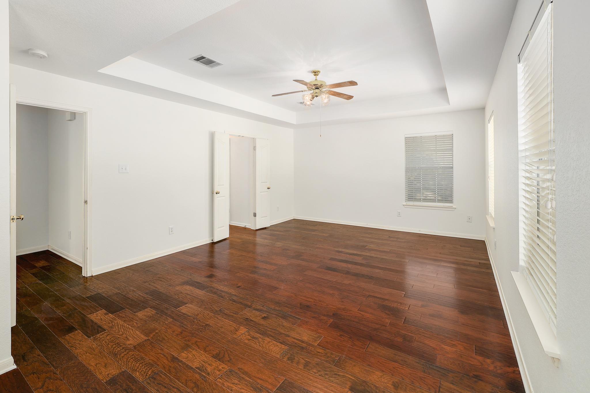 2023 Wood Glen Dr Property Photo 17