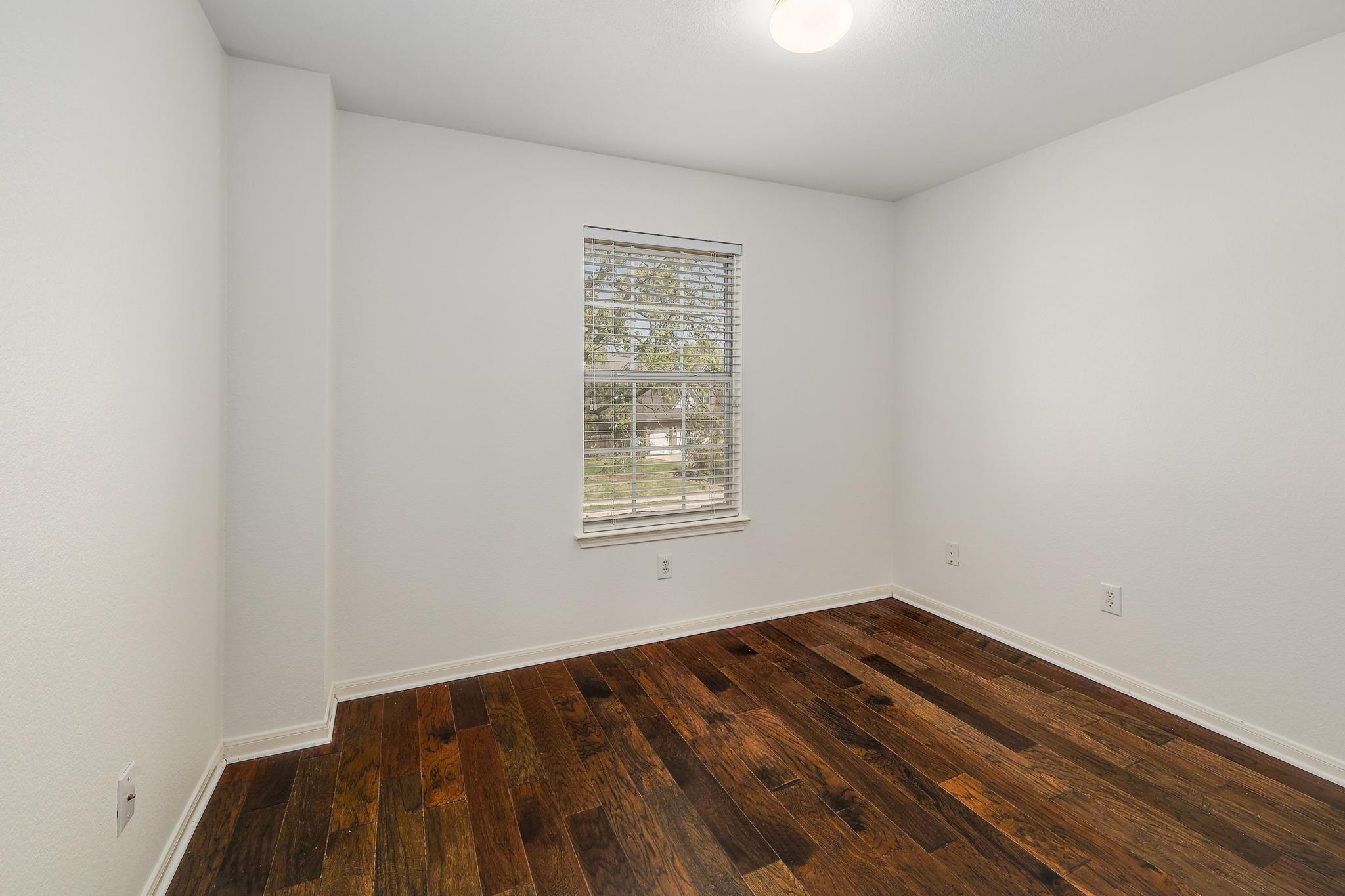 2023 Wood Glen Dr Property Photo 23