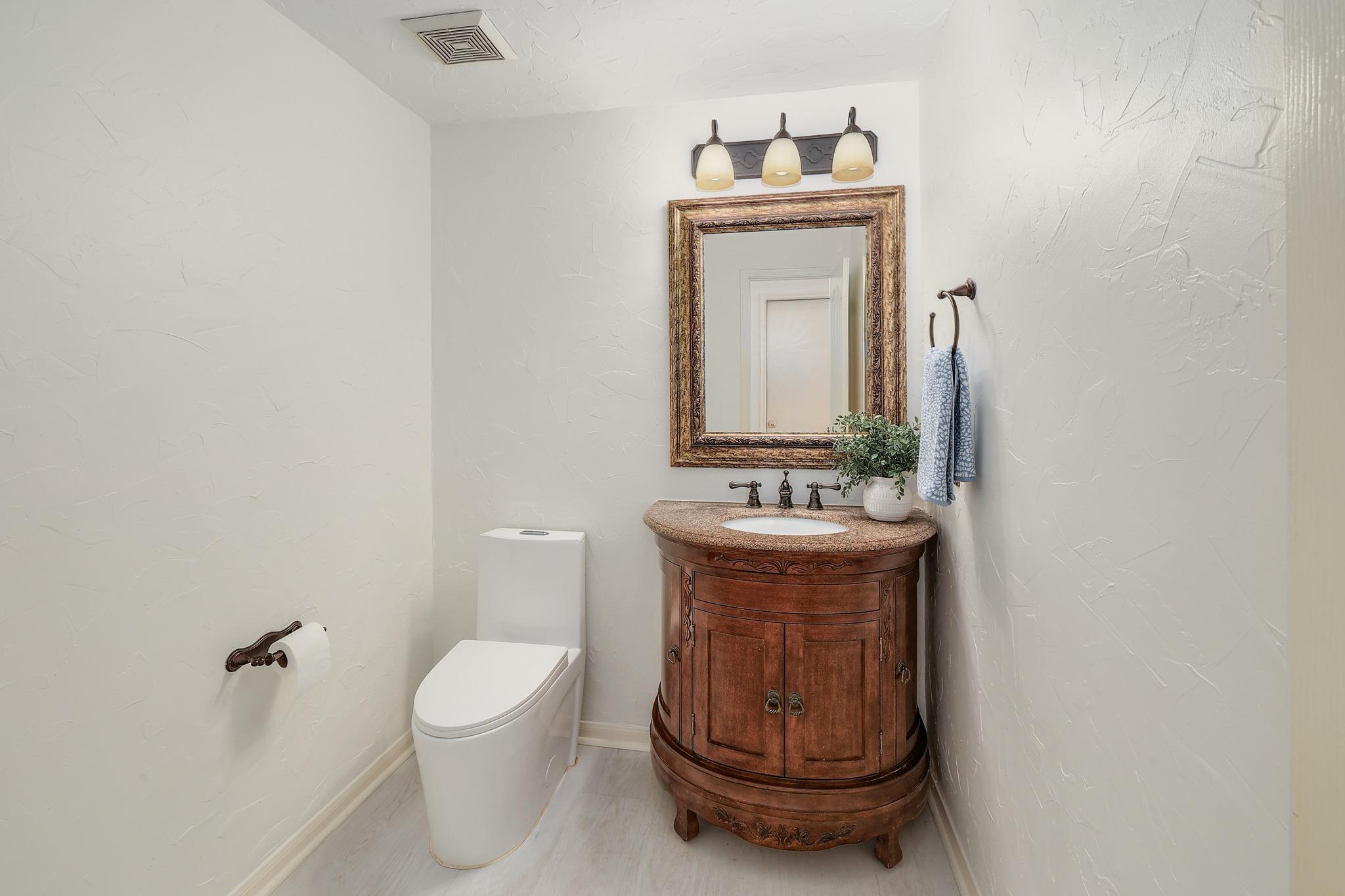 2023 Wood Glen Dr Property Photo 25