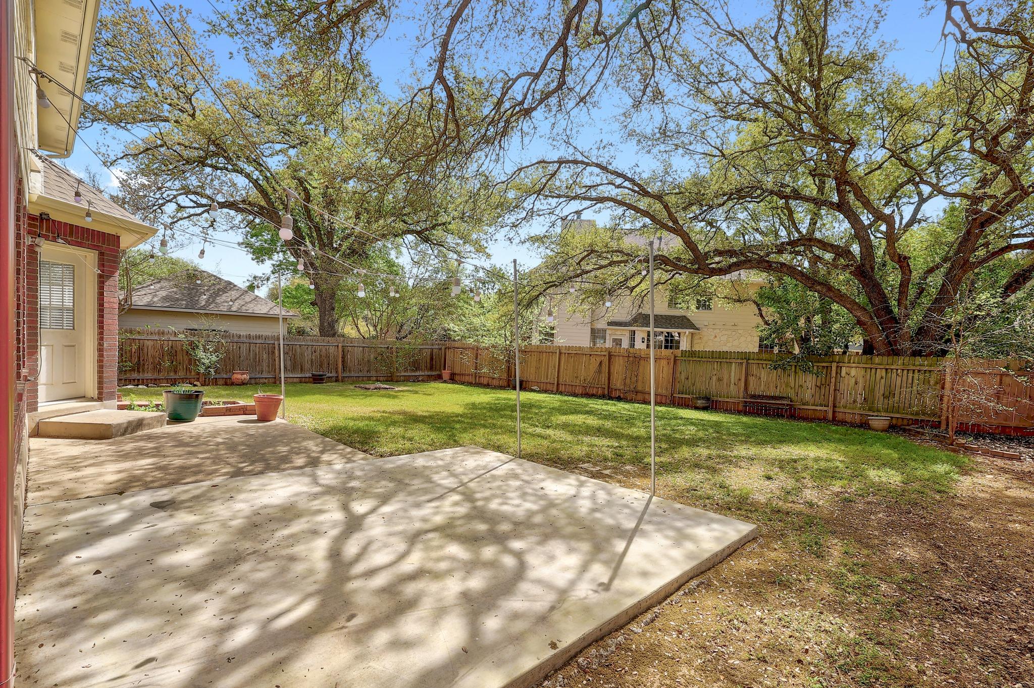 2023 Wood Glen Dr Property Photo 27