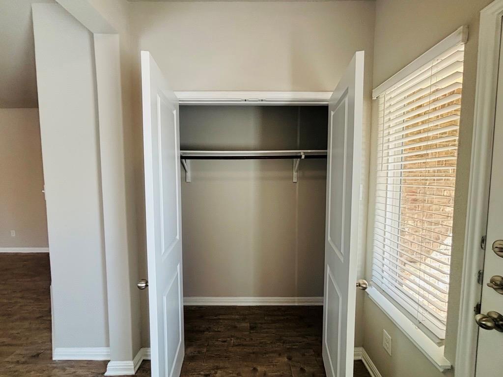 1320 Walden Pond Dr Property Photo 5