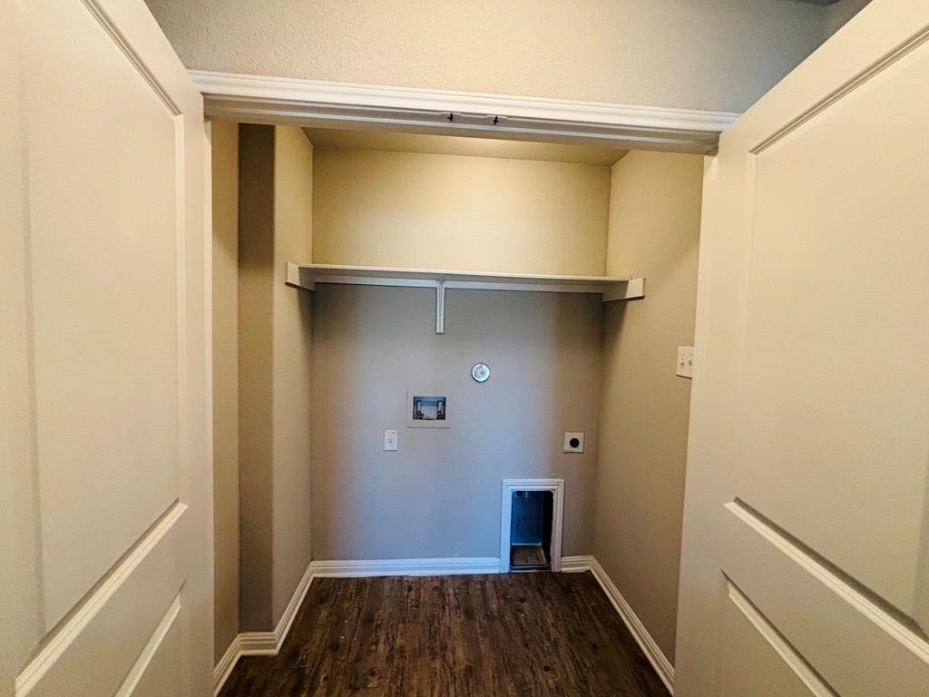 1320 Walden Pond Dr Property Photo 9