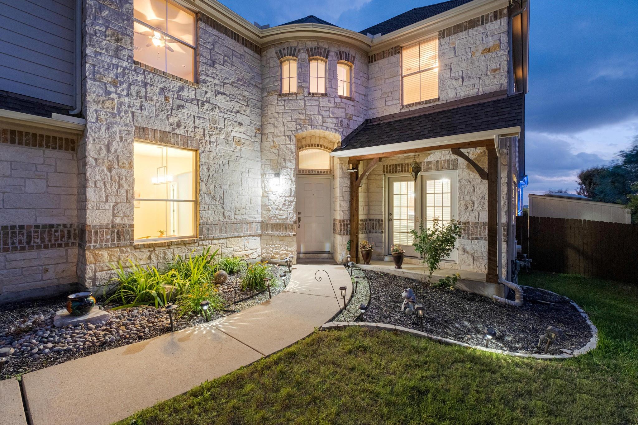 2409 Golden Gate Park Property Photo 2