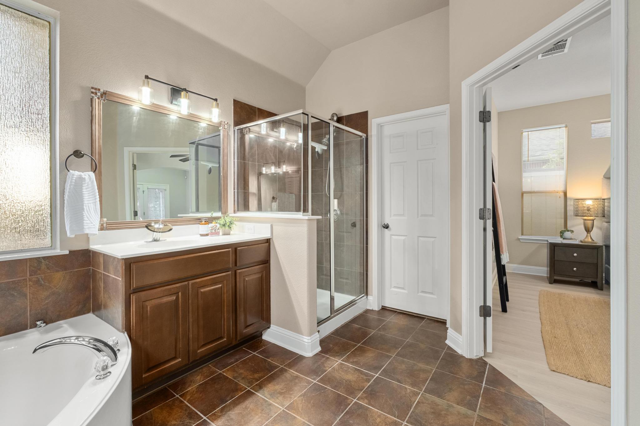 2409 Golden Gate Park Property Photo 13