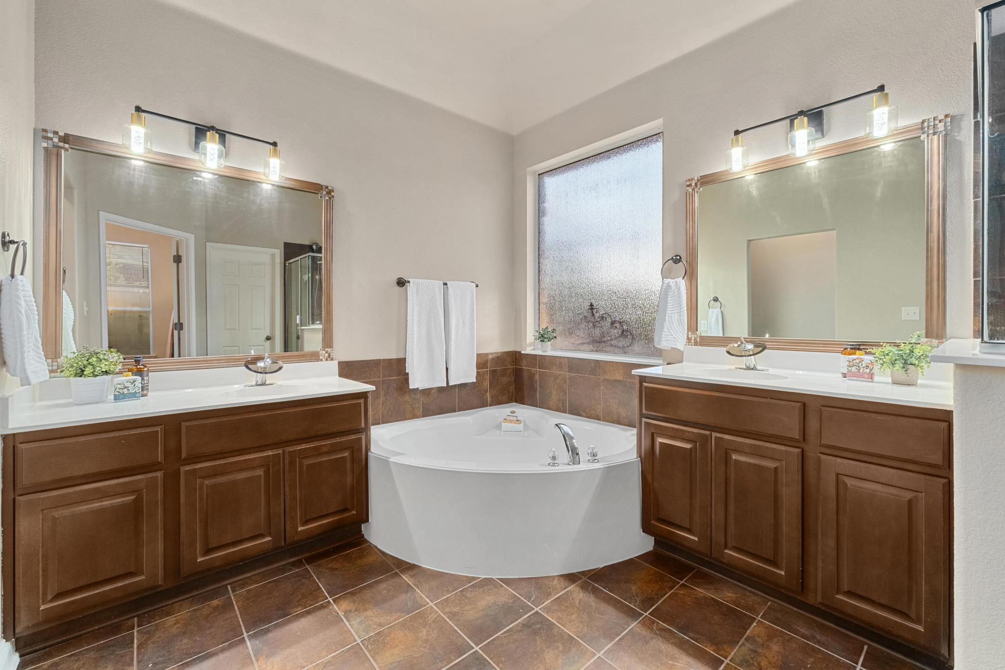 2409 Golden Gate Park Property Photo 14