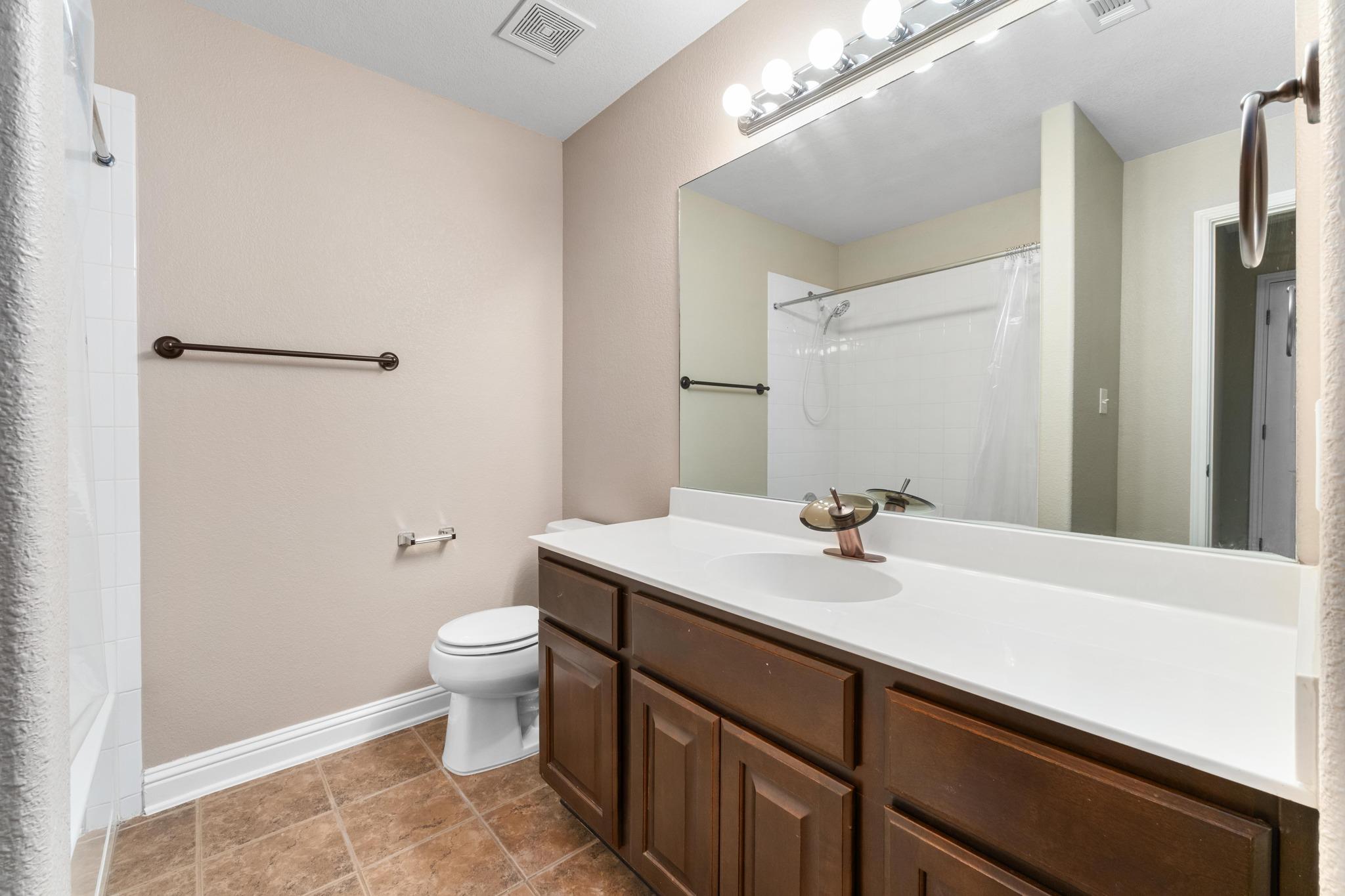 2409 Golden Gate Park Property Photo 17