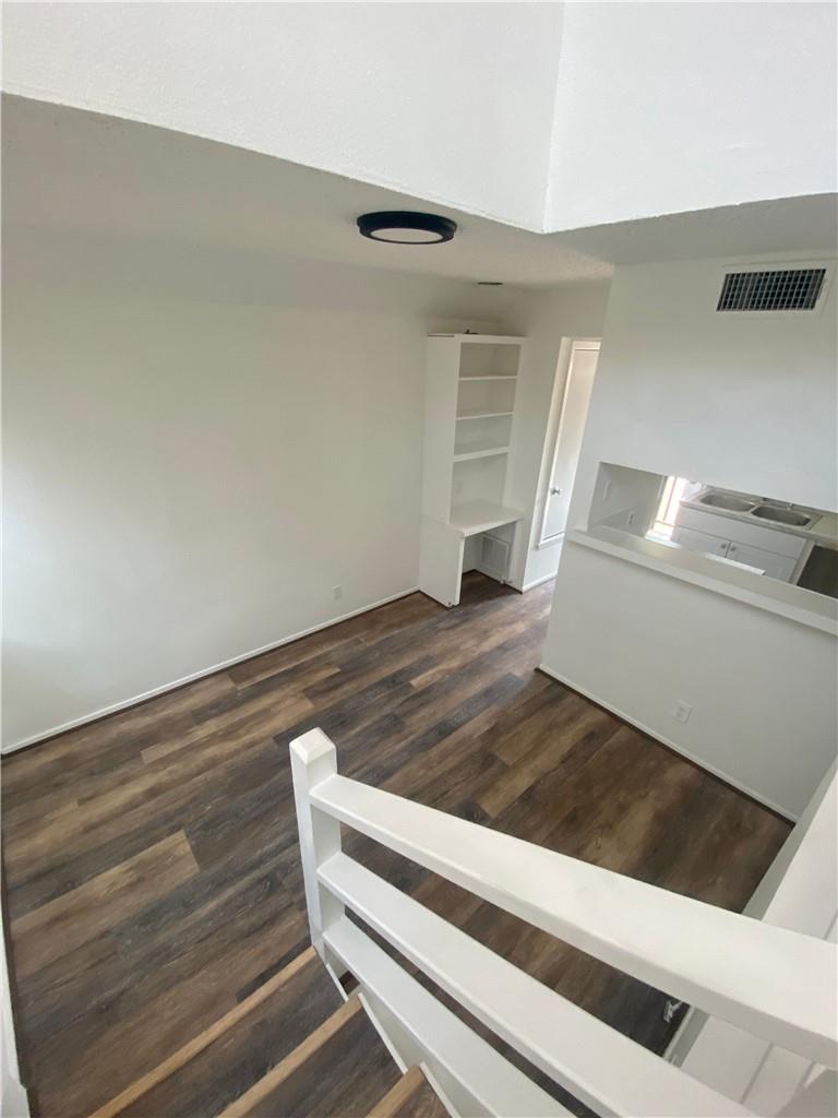 912 W 22nd 1/2 St #g Property Photo 3