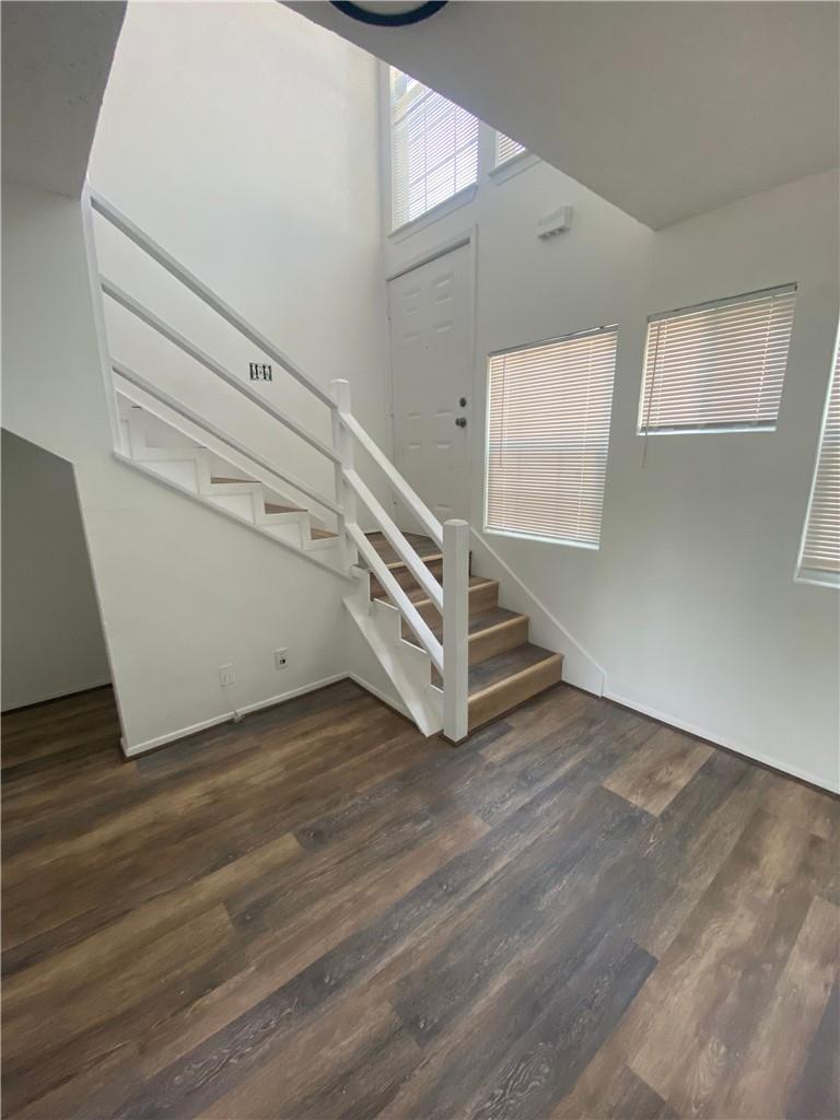 912 W 22nd 1/2 St #g Property Photo 4