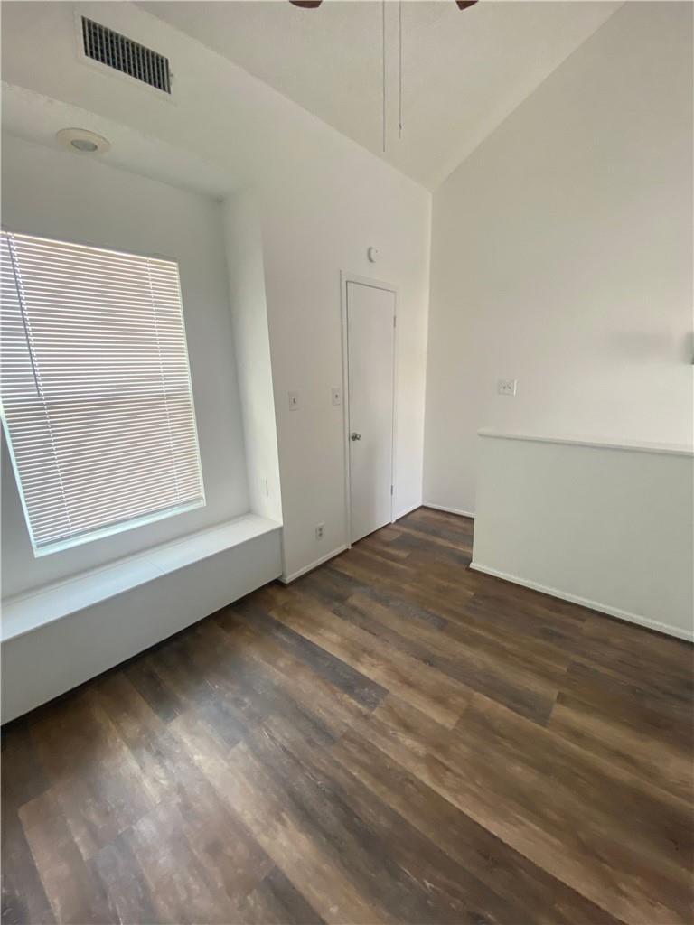 912 W 22nd 1/2 St #g Property Photo 9