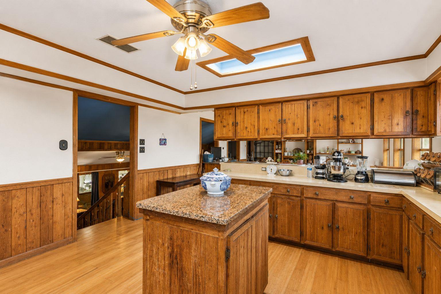 1503 Kingsoak Dr Property Photo 10
