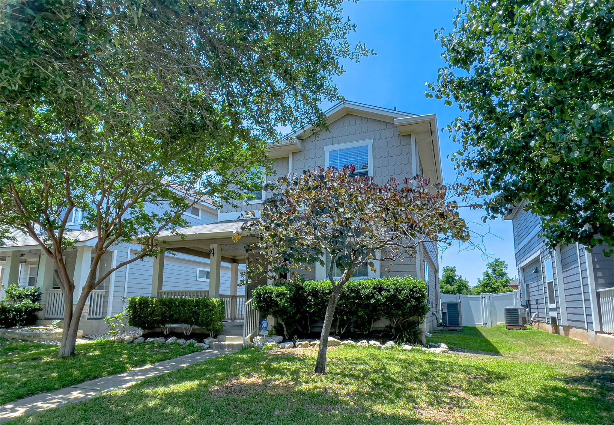 601 Cherry Creek Dr #4 Property Photo 1