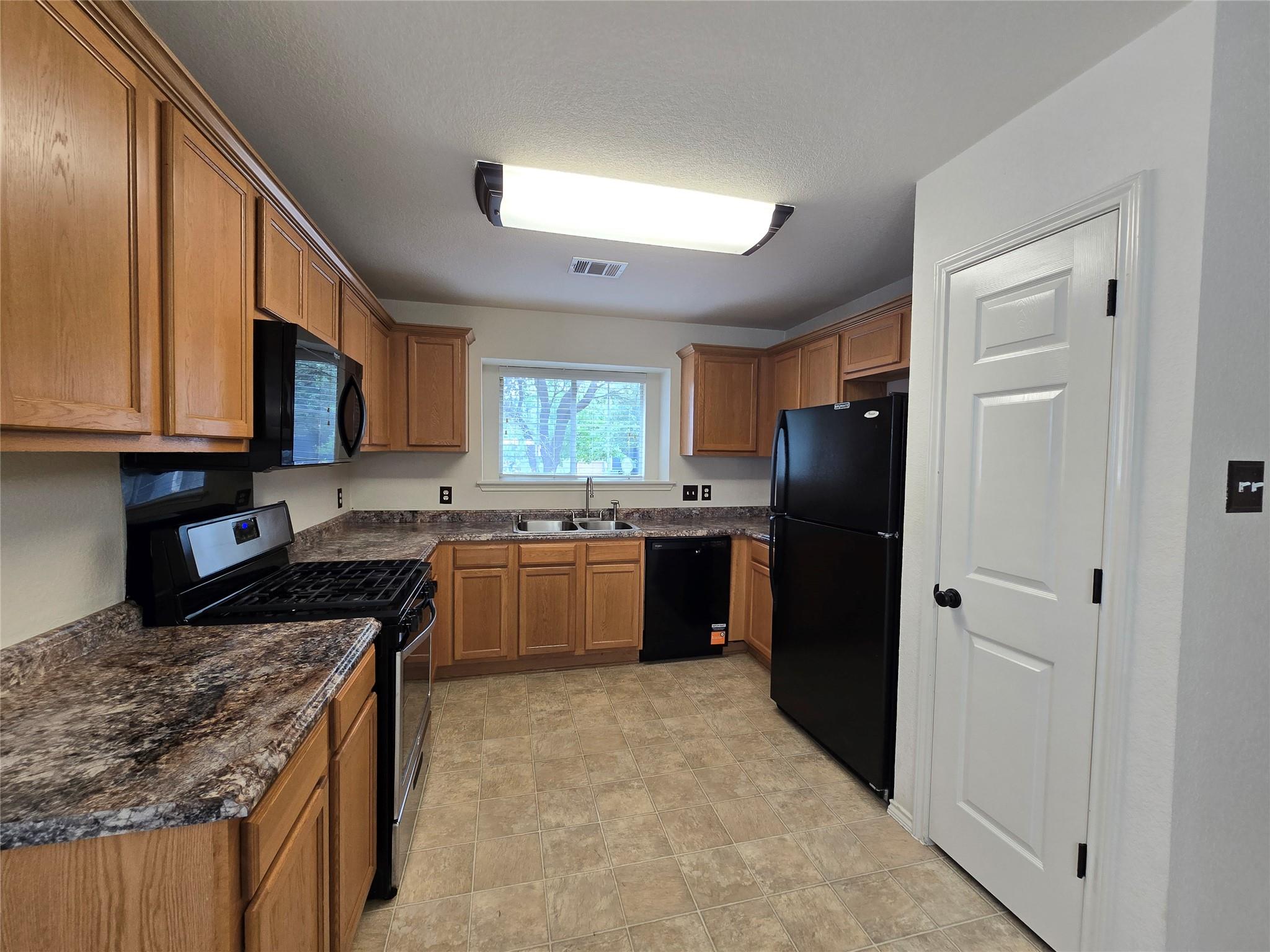 601 Cherry Creek Dr #4 Property Photo 4