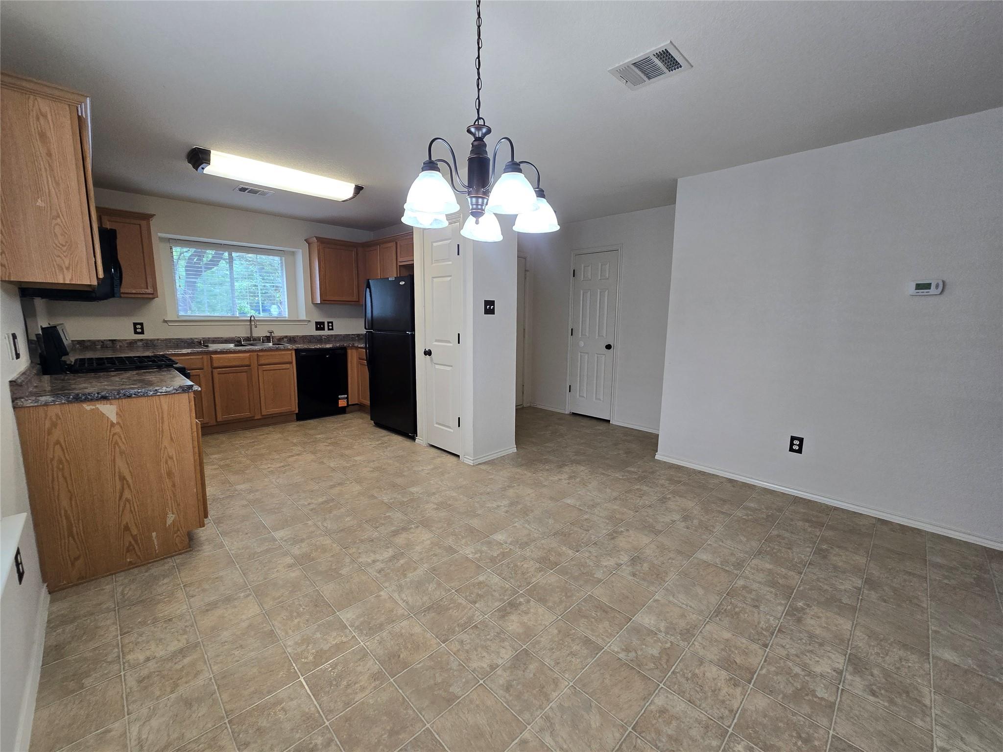 601 Cherry Creek Dr #4 Property Photo 6