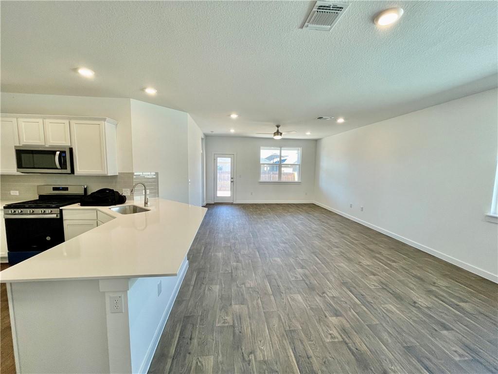 3025 Egan Dr Property Photo 2