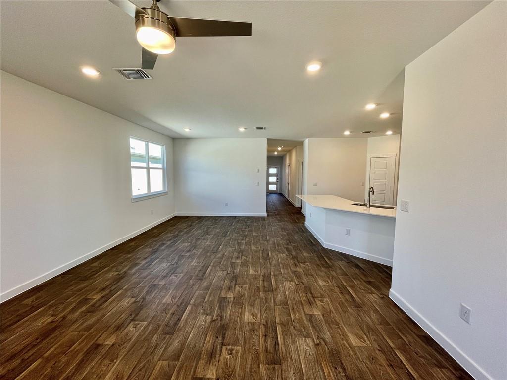 3025 Egan Dr Property Photo 4