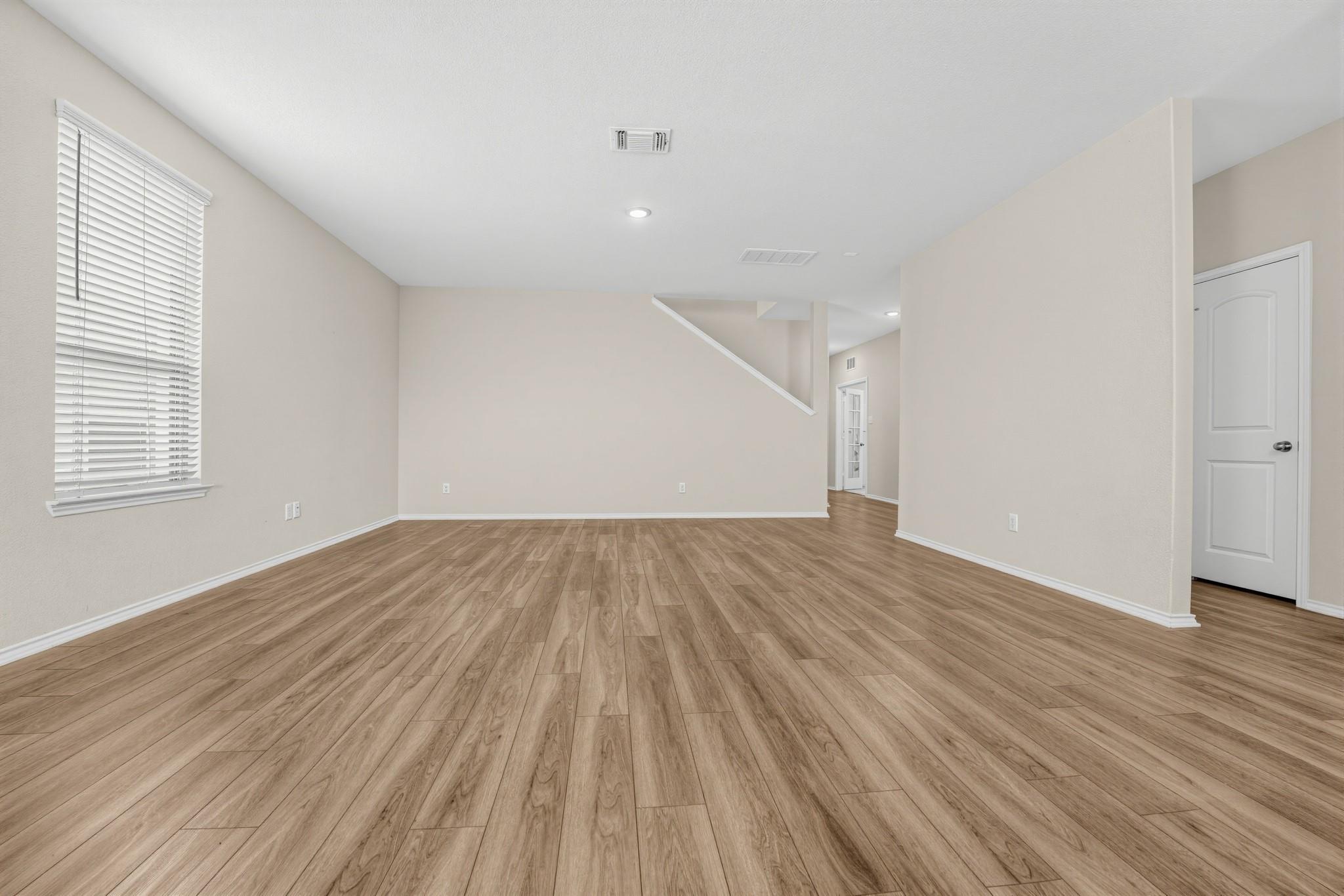 400 Bedford Falls Ln Property Photo 4