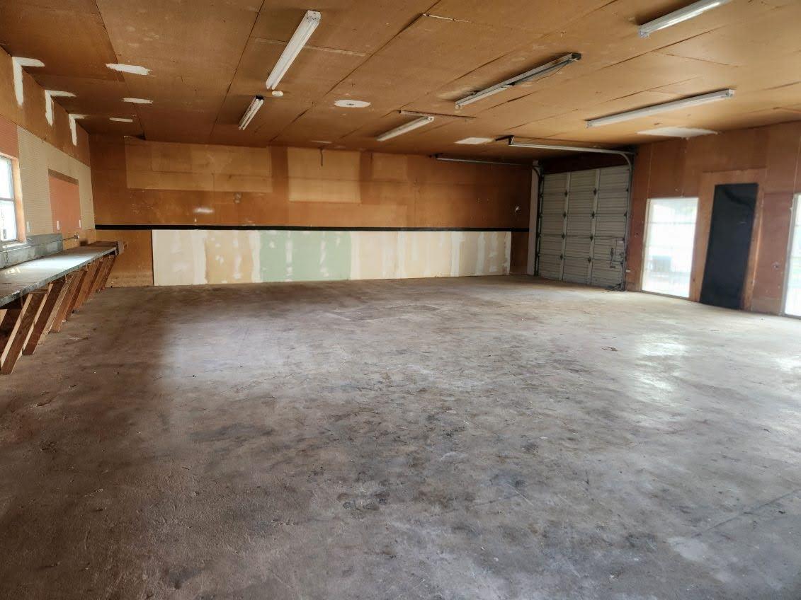 501 W 2nd St Property Photo 5