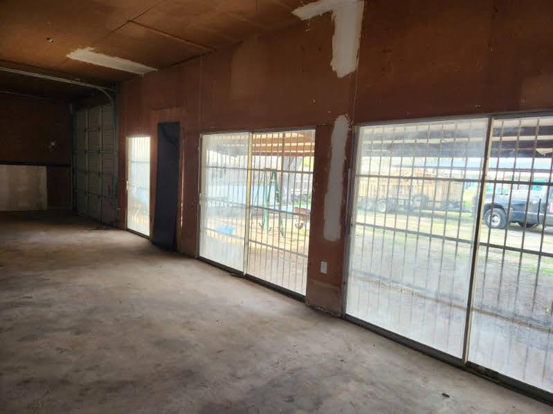 501 W 2nd St Property Photo 7